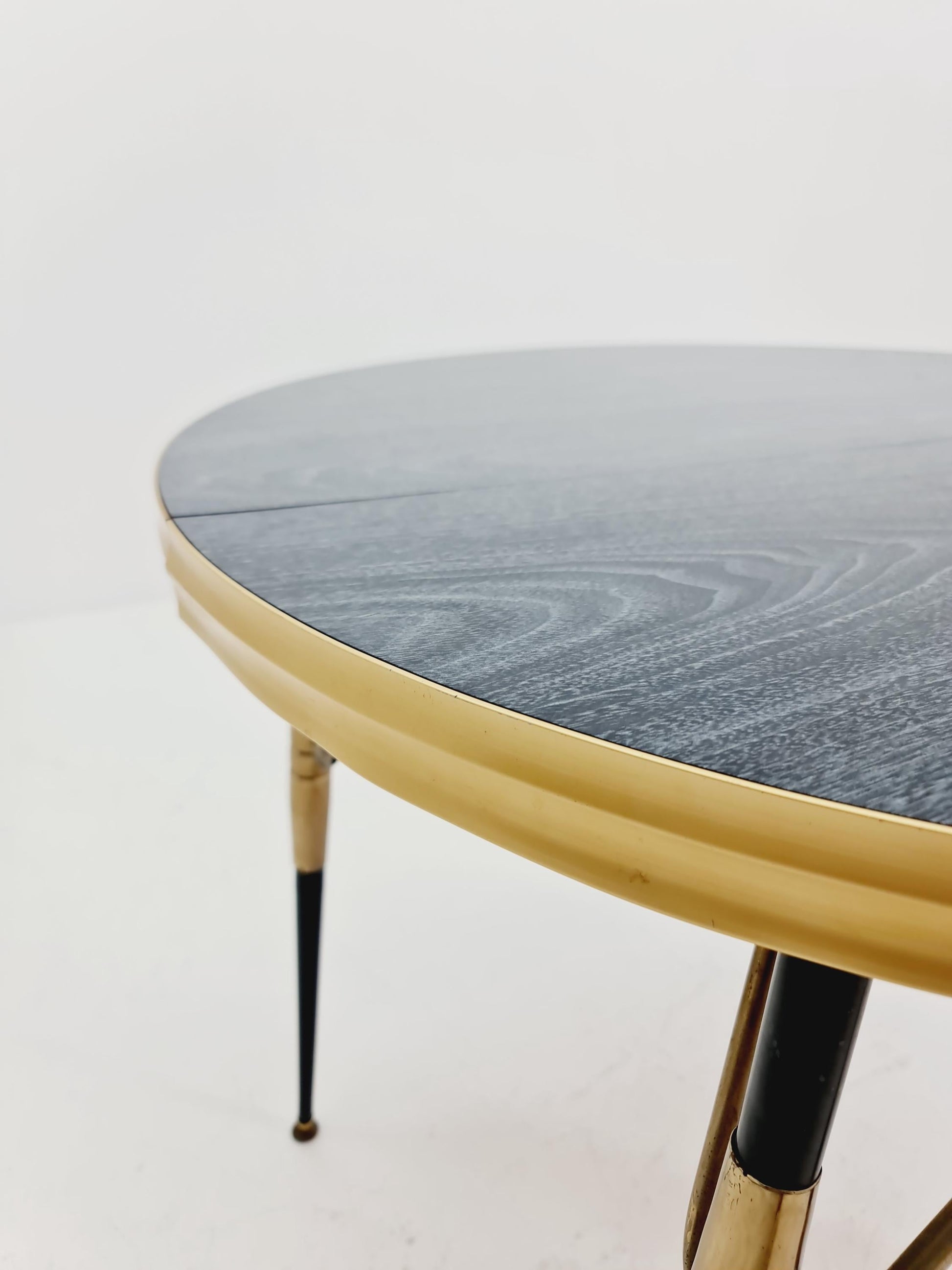 Dining vintage table extendable from the 50s