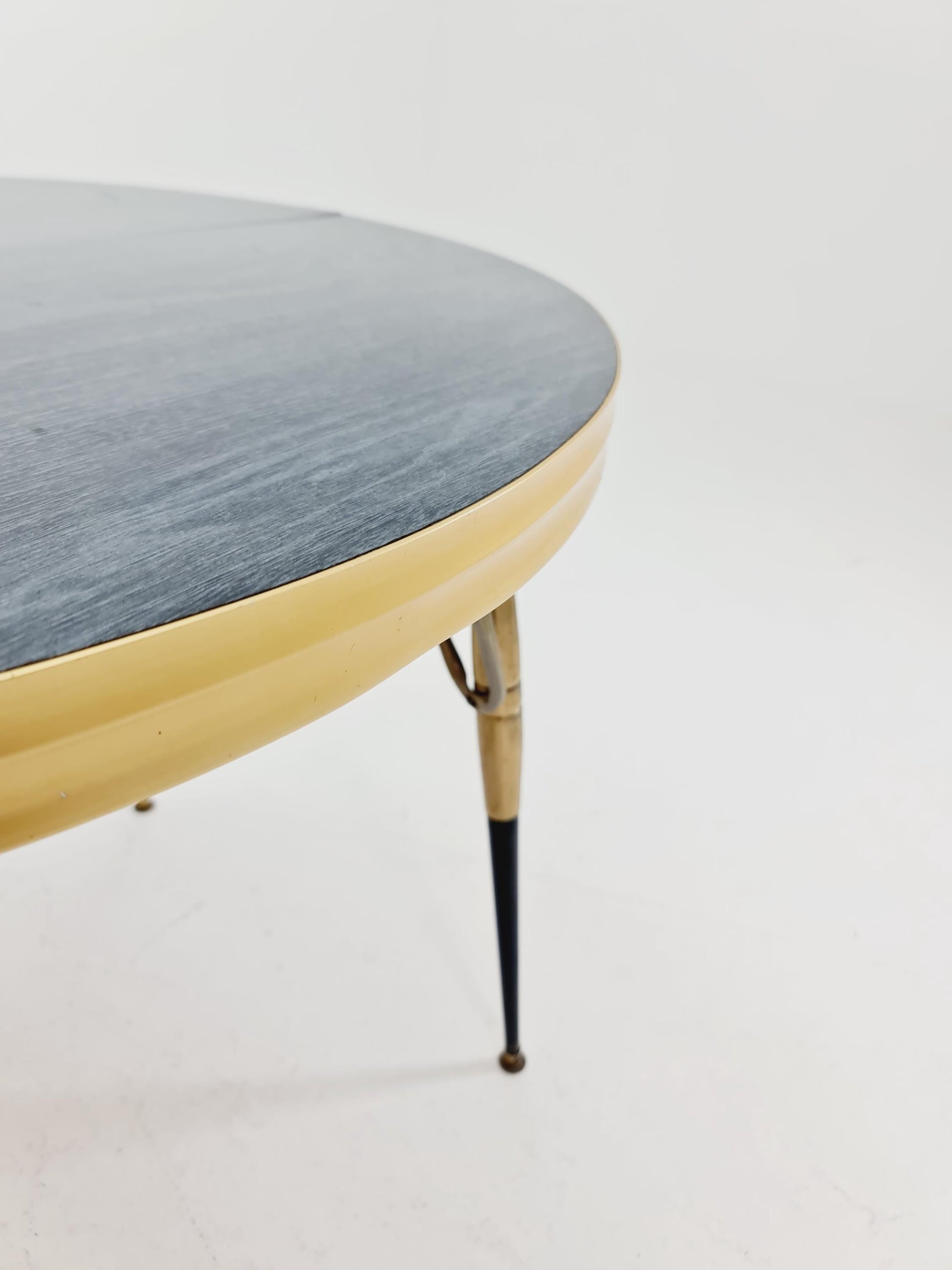 Dining vintage table extendable from the 50s