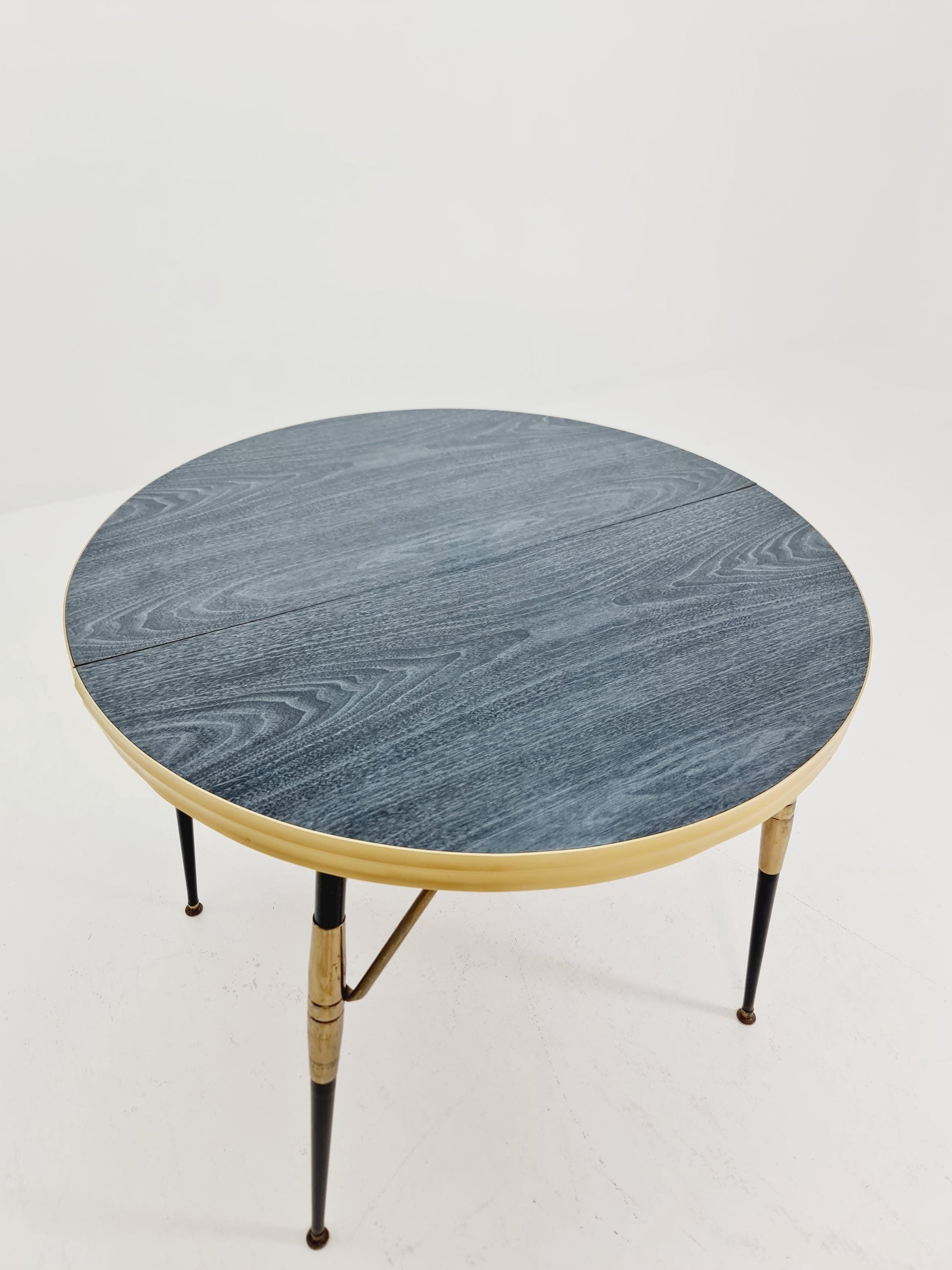 Dining vintage table extendable from the 50s