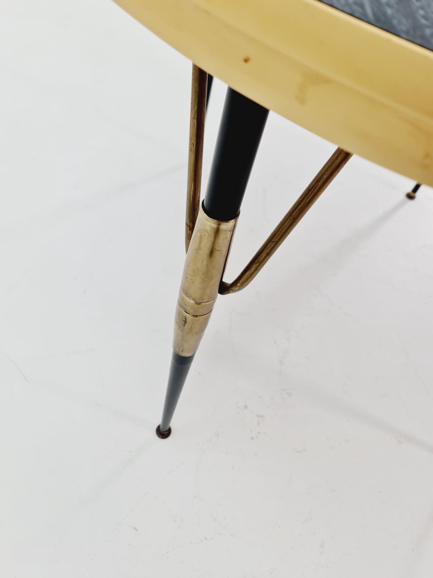 Dining vintage table extendable from the 50s