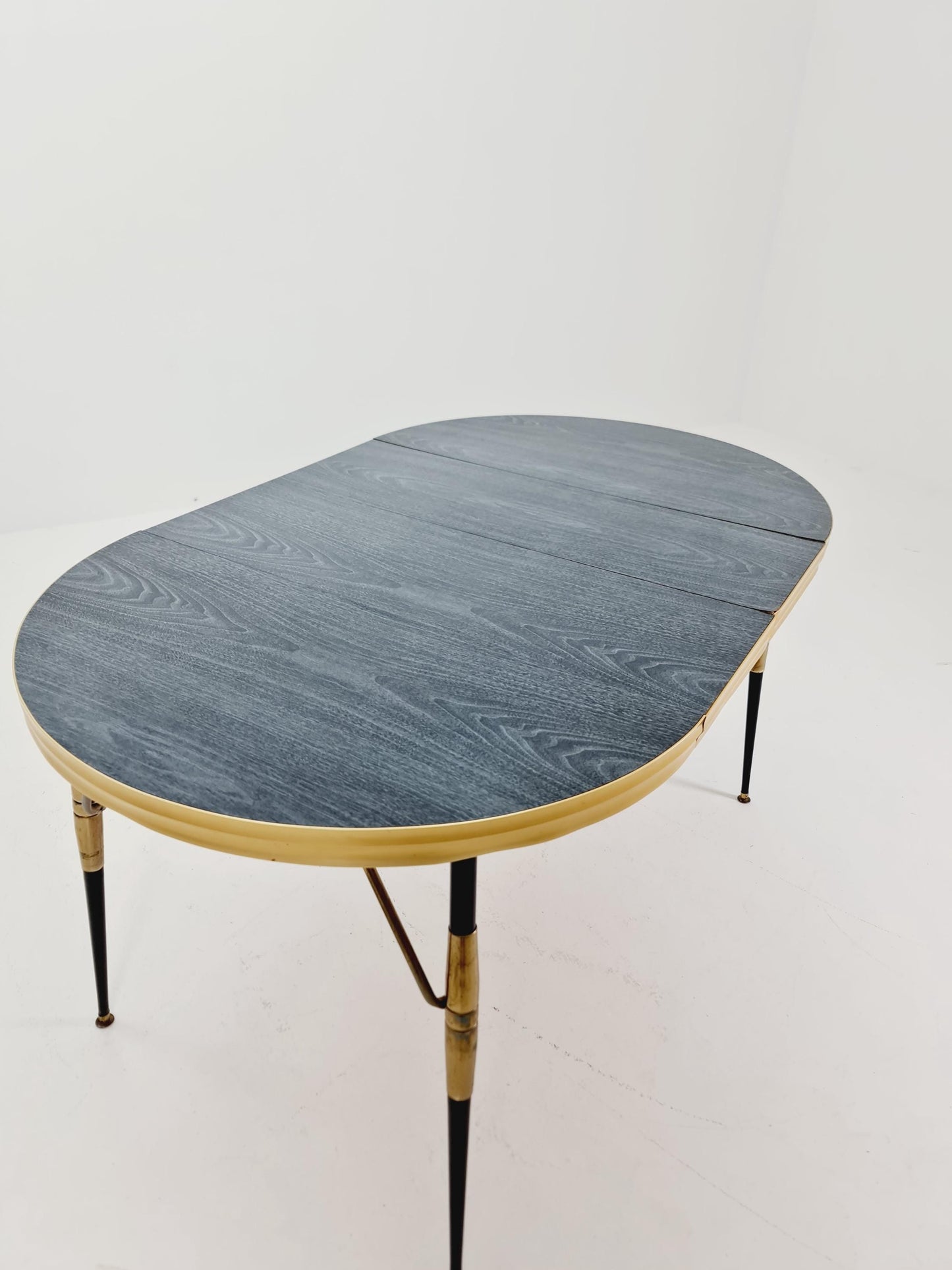 Dining vintage table extendable from the 50s