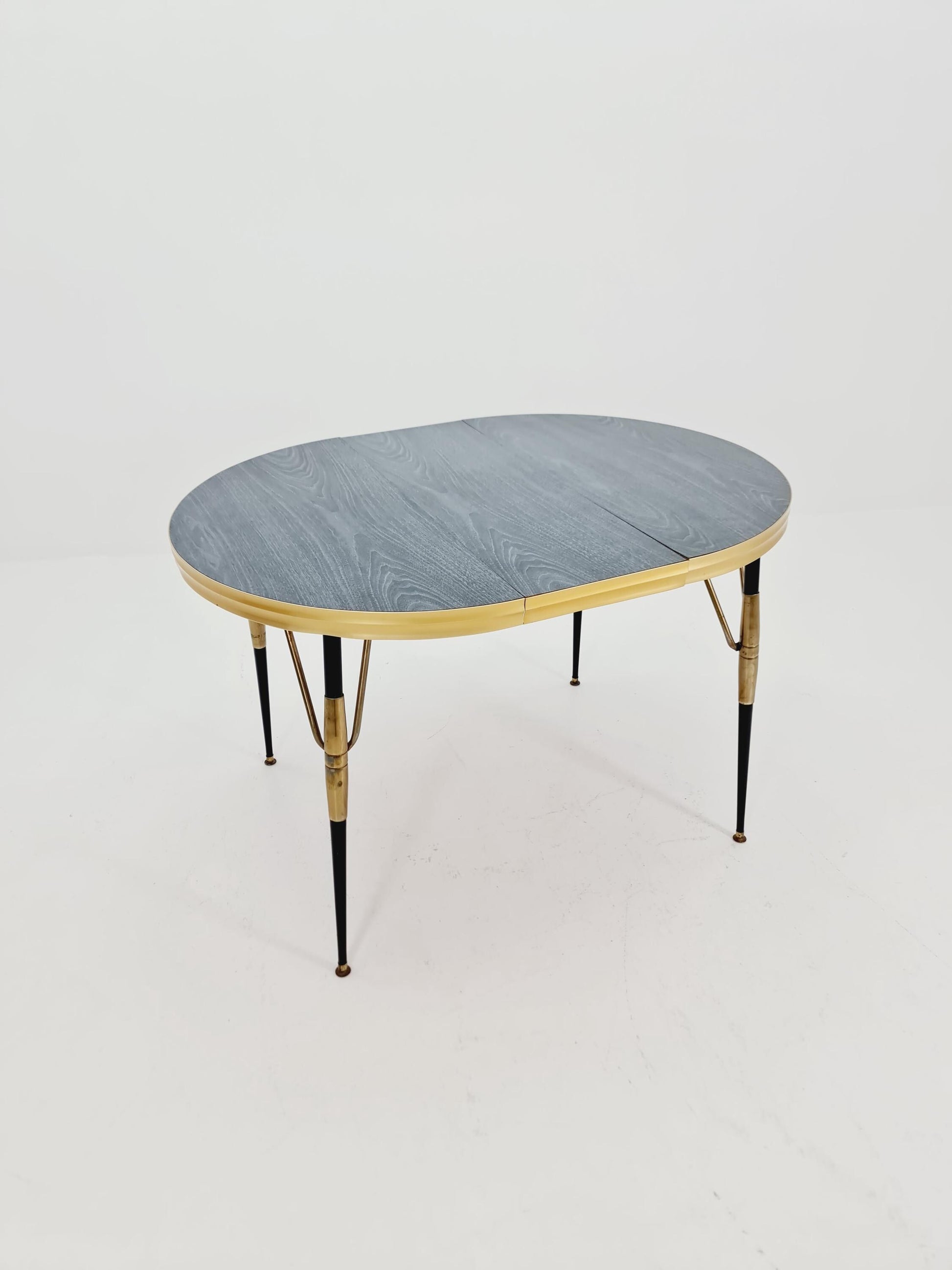 Dining vintage table extendable from the 50s
