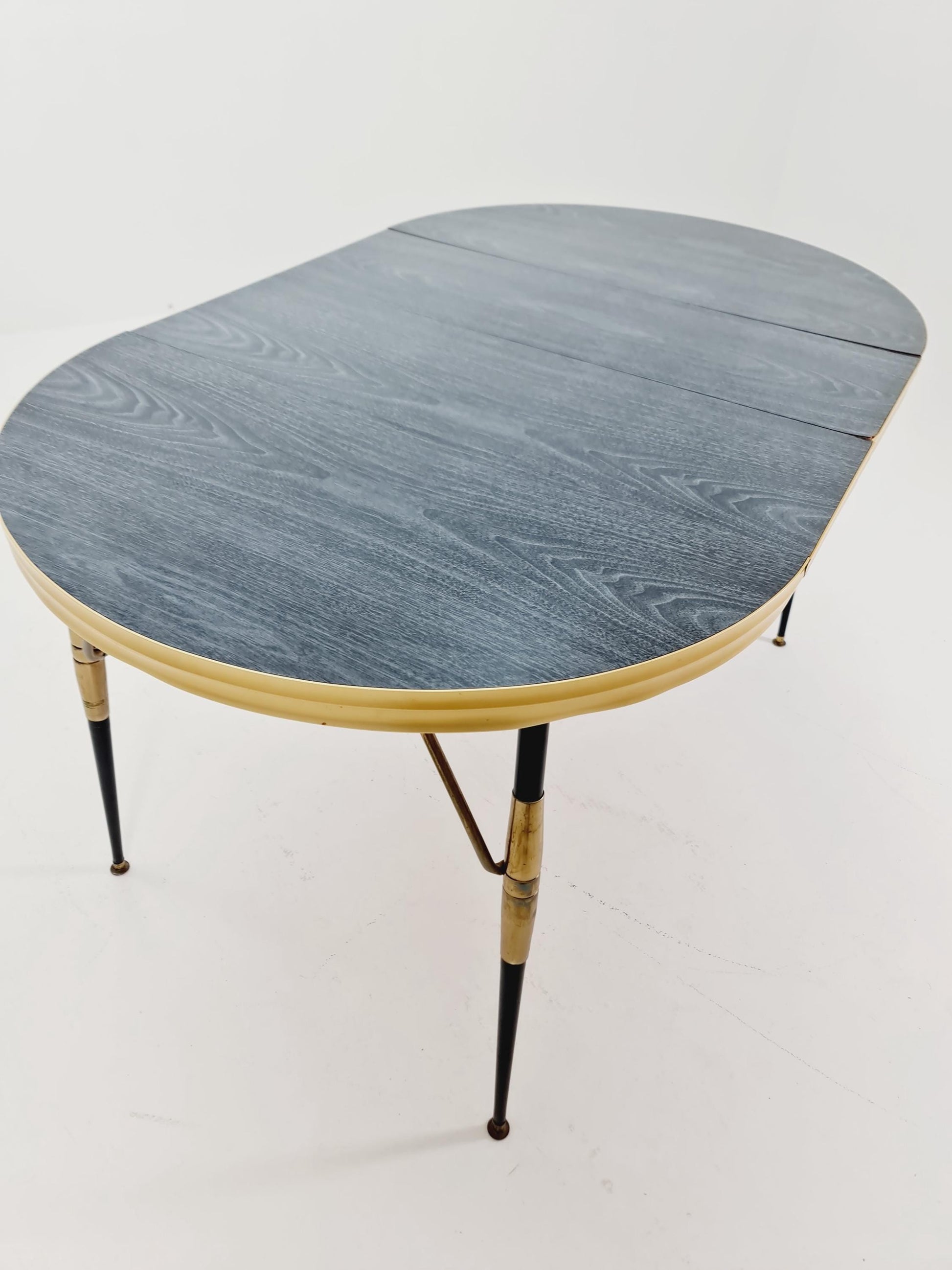 Dining vintage table extendable from the 50s