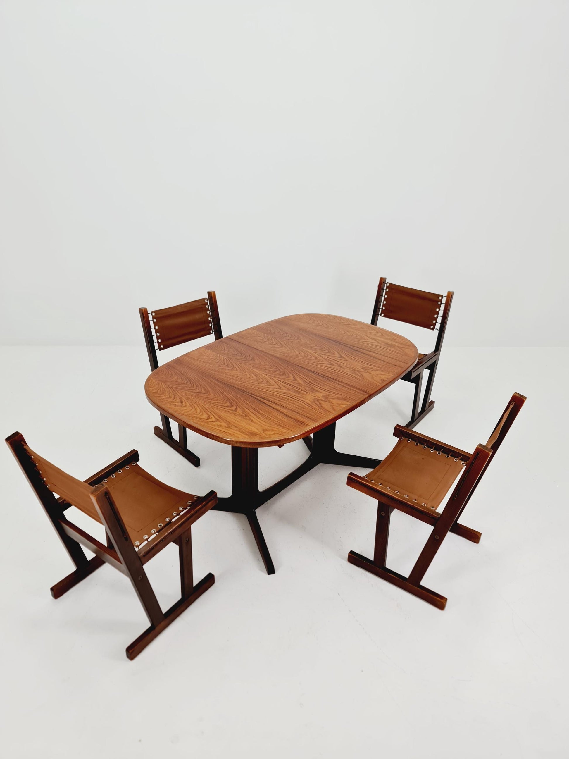 Vintage Danish Rosewood Oval Dining table by Gudme Möbelfabrik A/S , 1960s