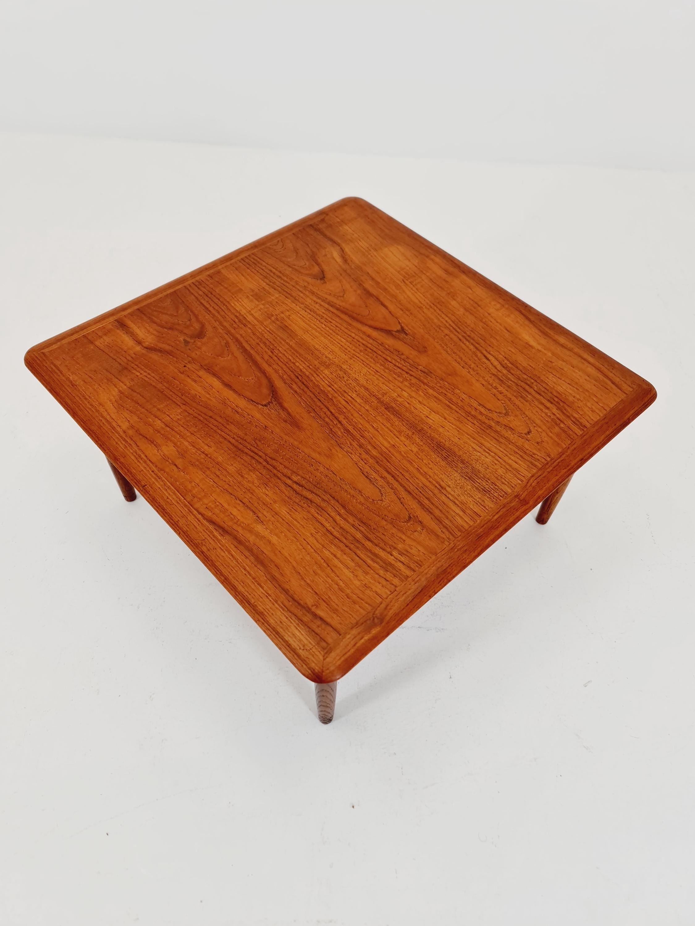 COFFEE TABLES – MIDAGEVINTAGE