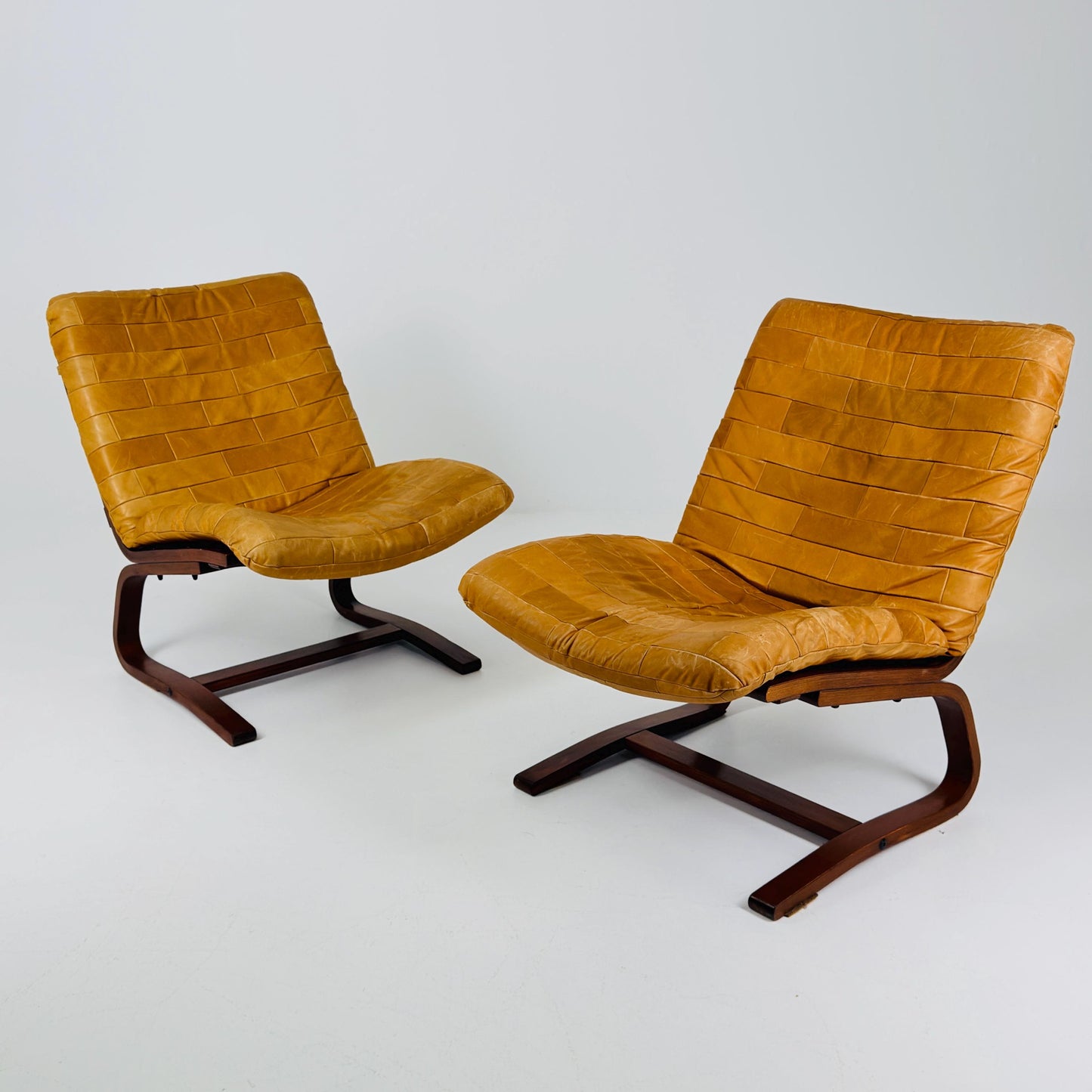 Set of 2 Mid century Norwegian Kengu leather lounge chairs by Elsa & Nordahl Solheim for Rybo Rykken - 1970s Norway