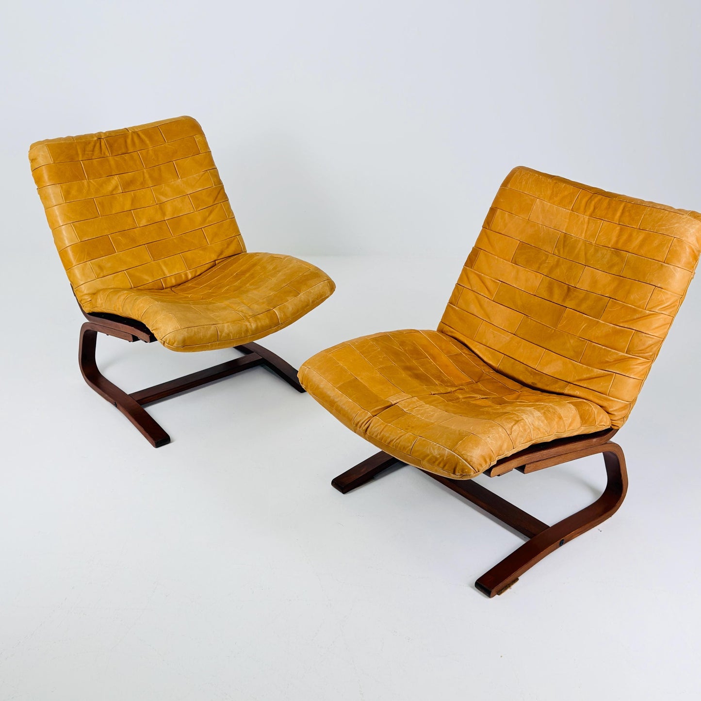 Set of 2 Mid century Norwegian Kengu leather lounge chairs by Elsa & Nordahl Solheim for Rybo Rykken - 1970s Norway