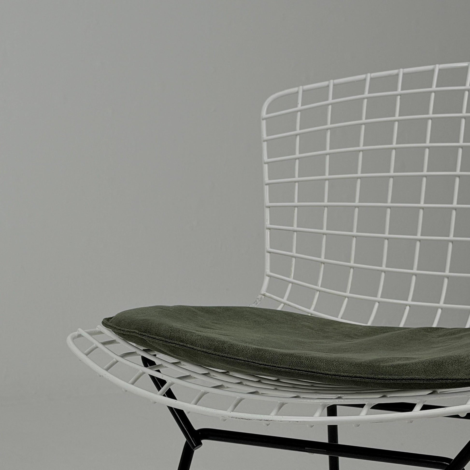 Set of 2 Mid Century Harry Bertoia Model 420 Wire Chairs for Knoll International, 1970s