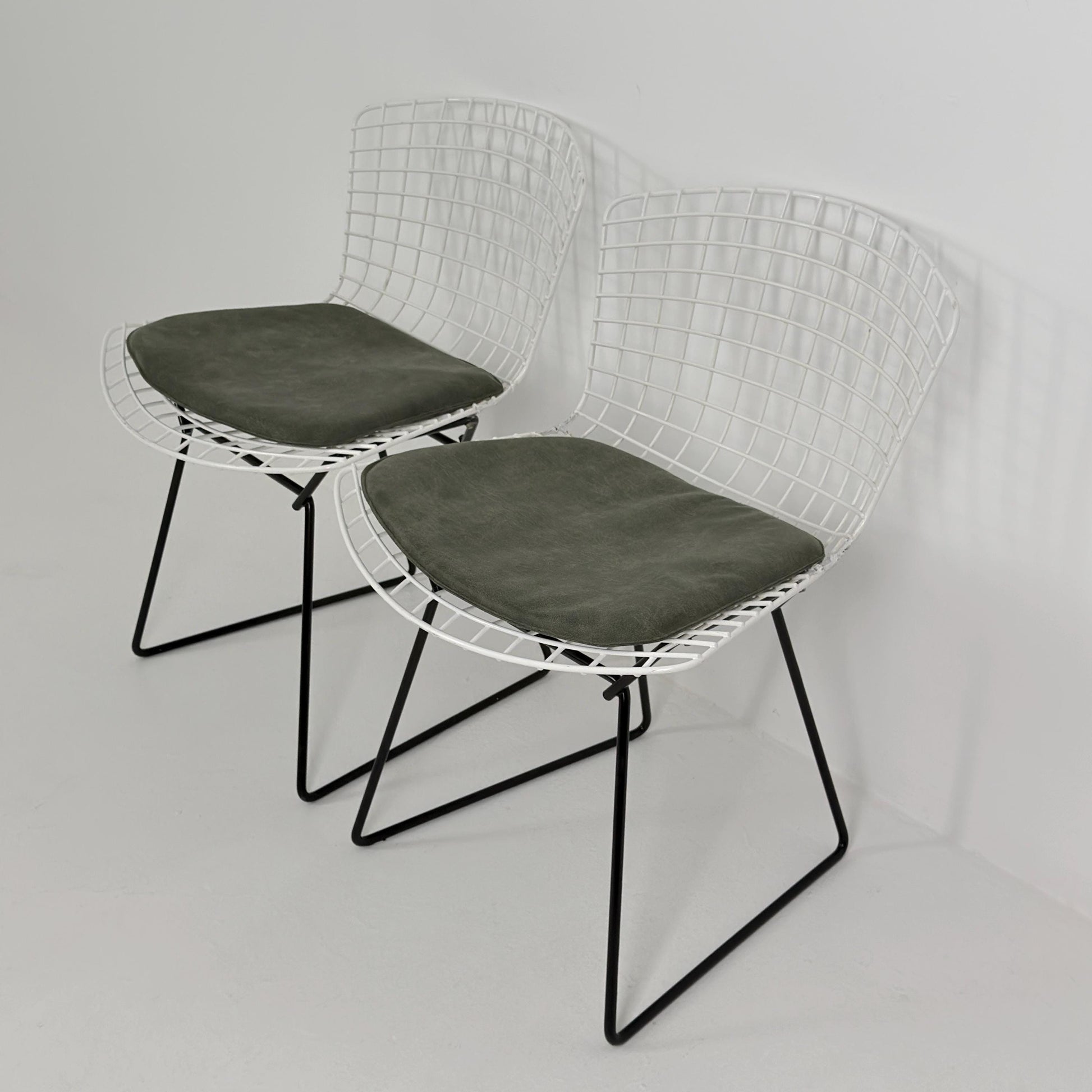 Set of 2 Mid Century Harry Bertoia Model 420 Wire Chairs for Knoll International, 1970s