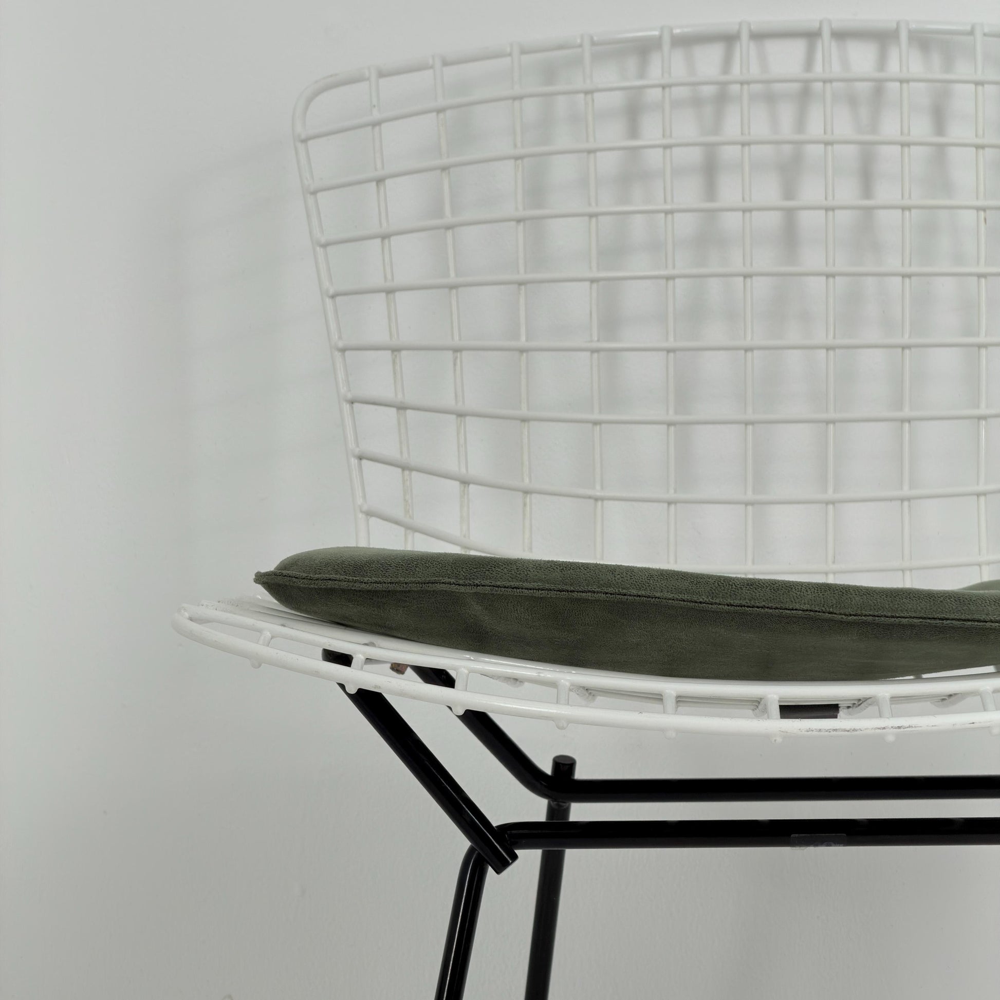 Set of 2 Mid Century Harry Bertoia Model 420 Wire Chairs for Knoll International, 1970s