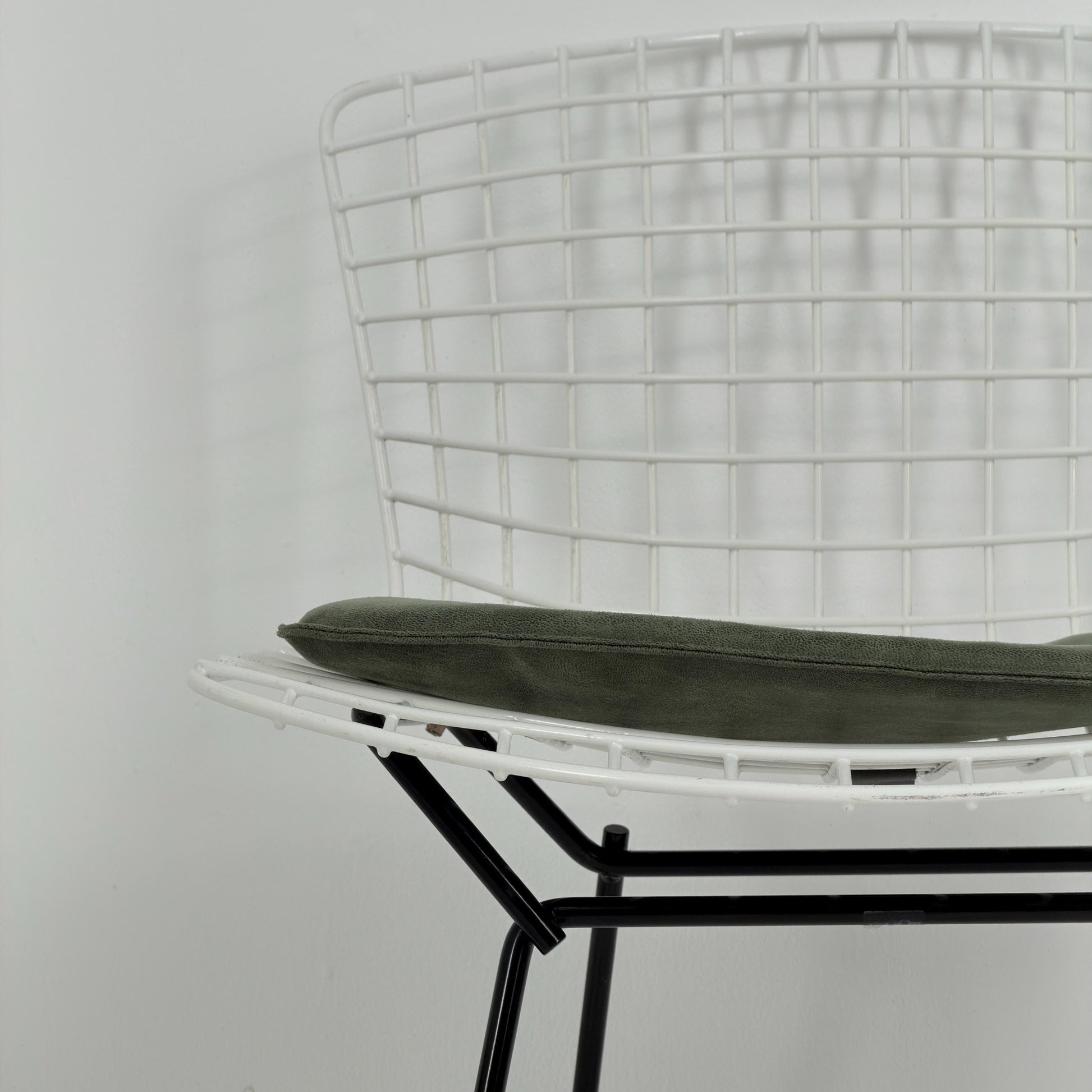 Set of 2 Mid Century Harry Bertoia Model 420 Wire Chairs for Knoll International, 1970s