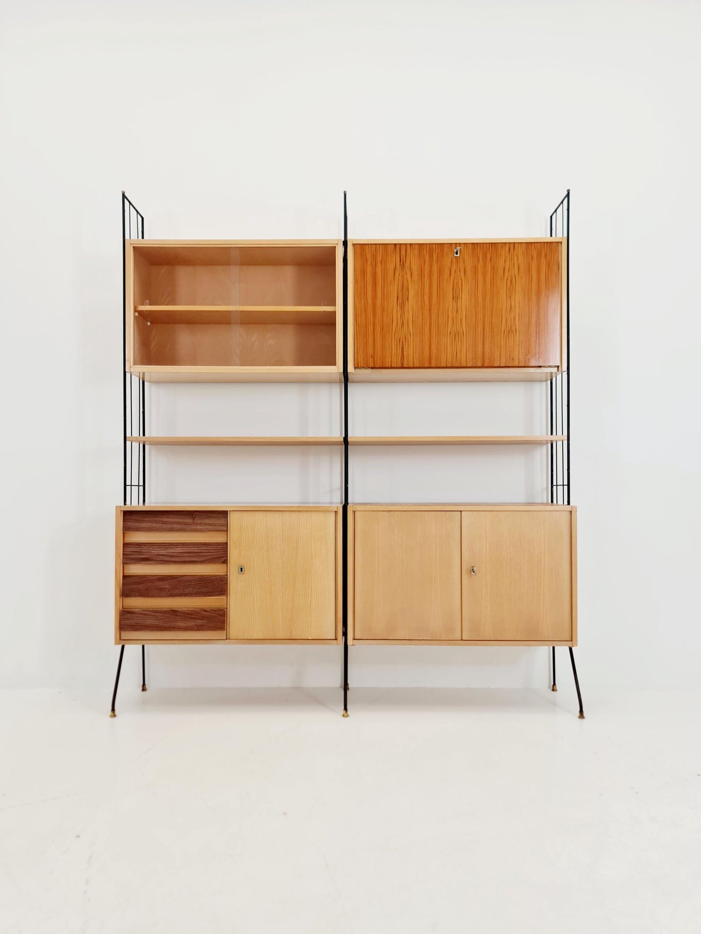 Freestanding string shelf-system unit bookcase ash ,walnut & metal by koch Möbel Germany, 1950s