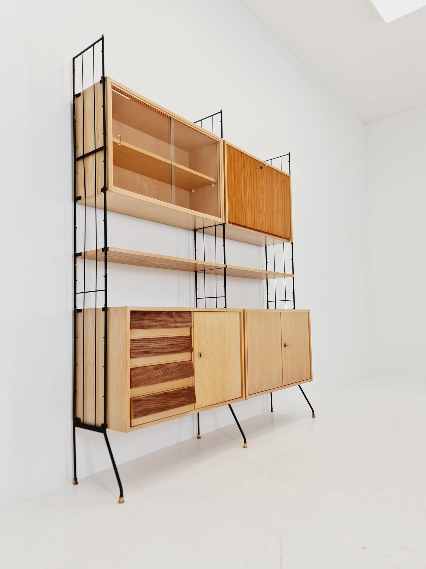 Freestanding string shelf-system unit bookcase ash ,walnut & metal by koch Möbel Germany, 1950s