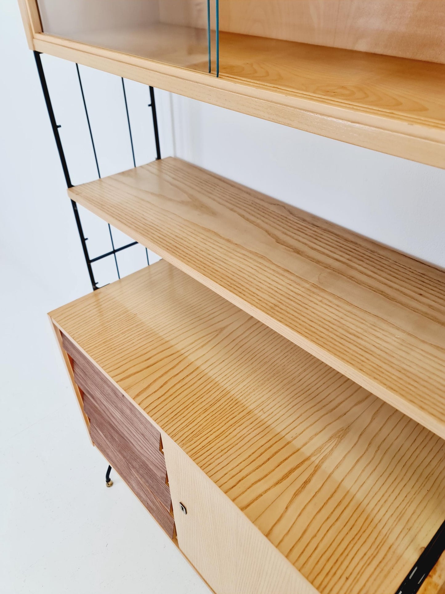 Freestanding string shelf-system unit bookcase ash ,walnut & metal by koch Möbel Germany, 1950s