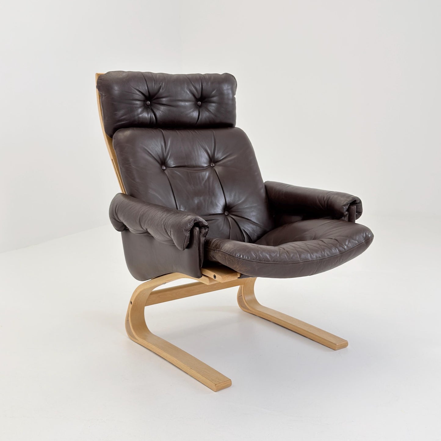 Mid century Norwegian Kengu leather high back lounge chair by Elsa & Nordahl Solheim for Rybo Rykken - 1970s Norway