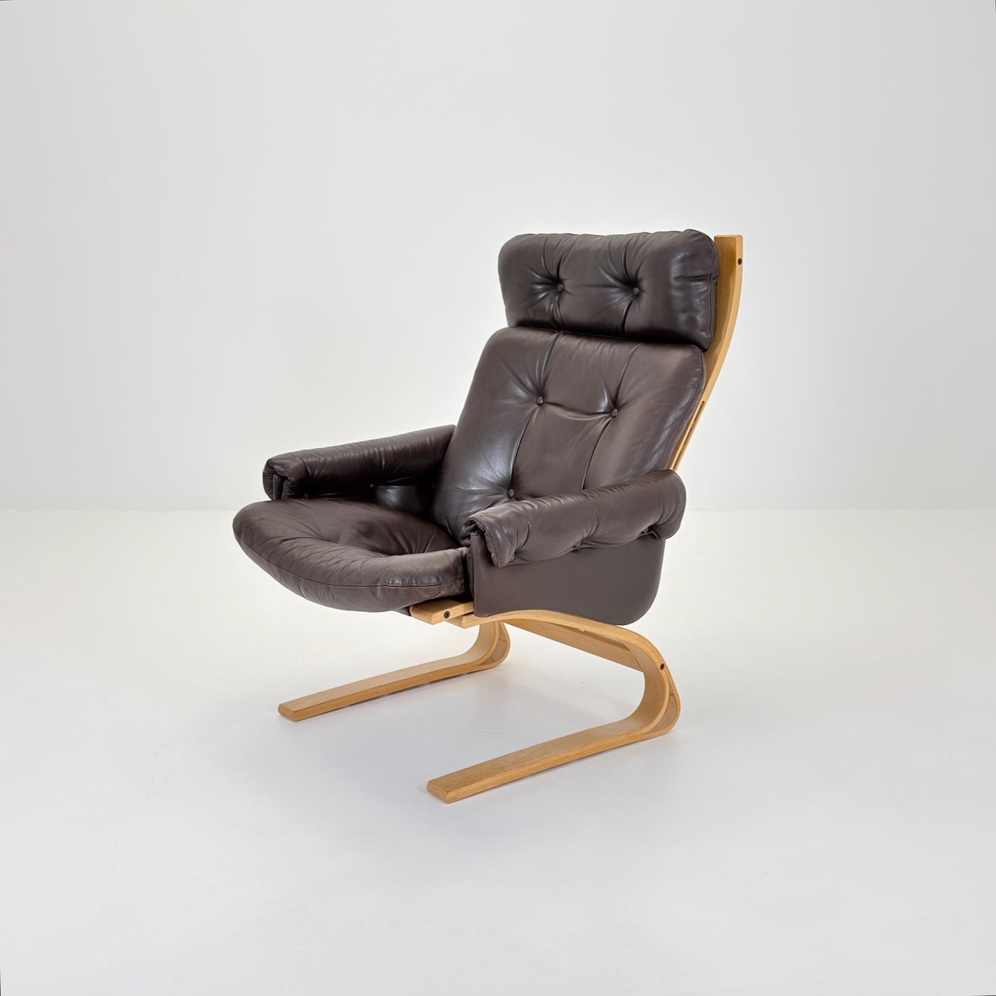 Mid century Norwegian Kengu leather high back lounge chair by Elsa & Nordahl Solheim for Rybo Rykken - 1970s Norway