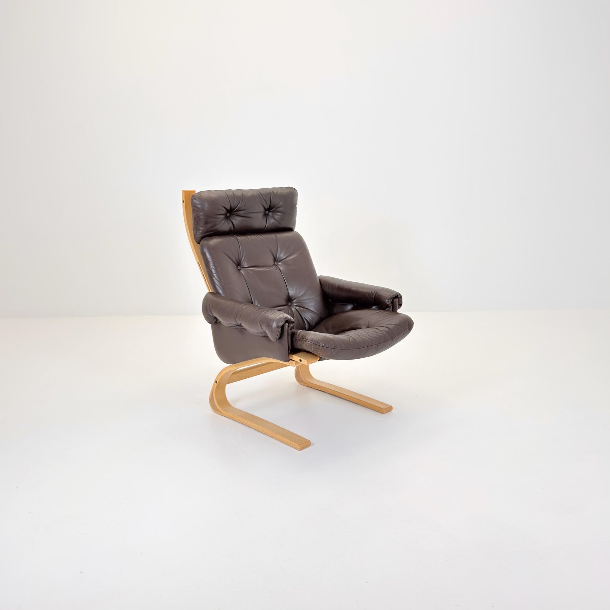 Mid century Norwegian Kengu leather high back lounge chair by Elsa & Nordahl Solheim for Rybo Rykken - 1970s Norway