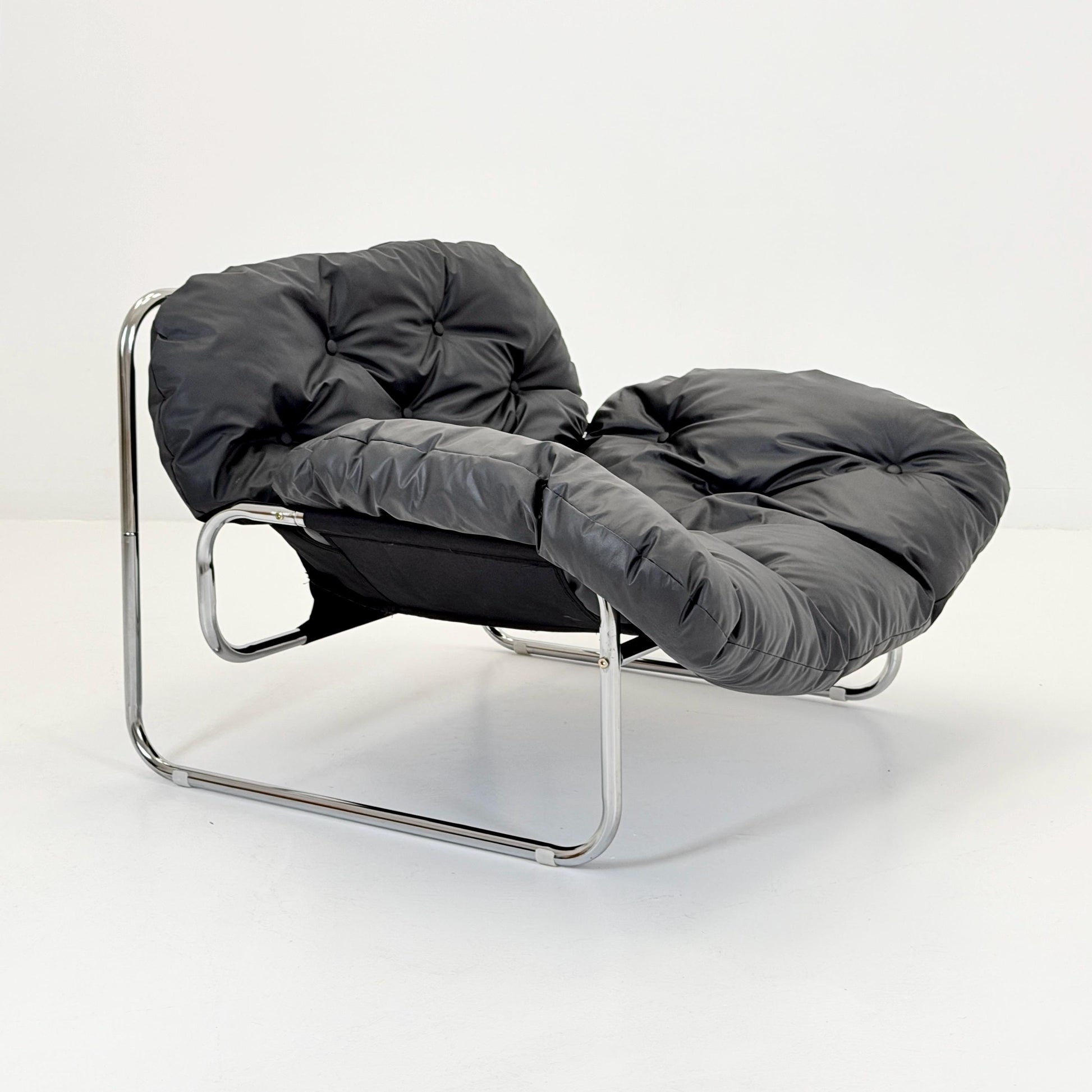 Mid Century Style Black Faux Leather Lounge Chair – Scandinavian Modern Chrome Tubular Armchair