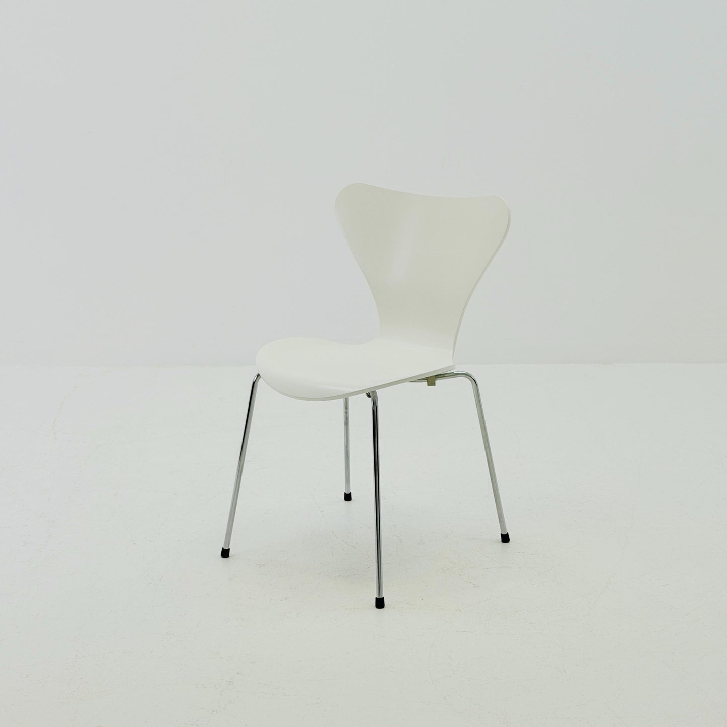 Mid century 3107 Butterfly Chair by Arne Jacobsen for Fritz Hansen, Denmark, 2000s
