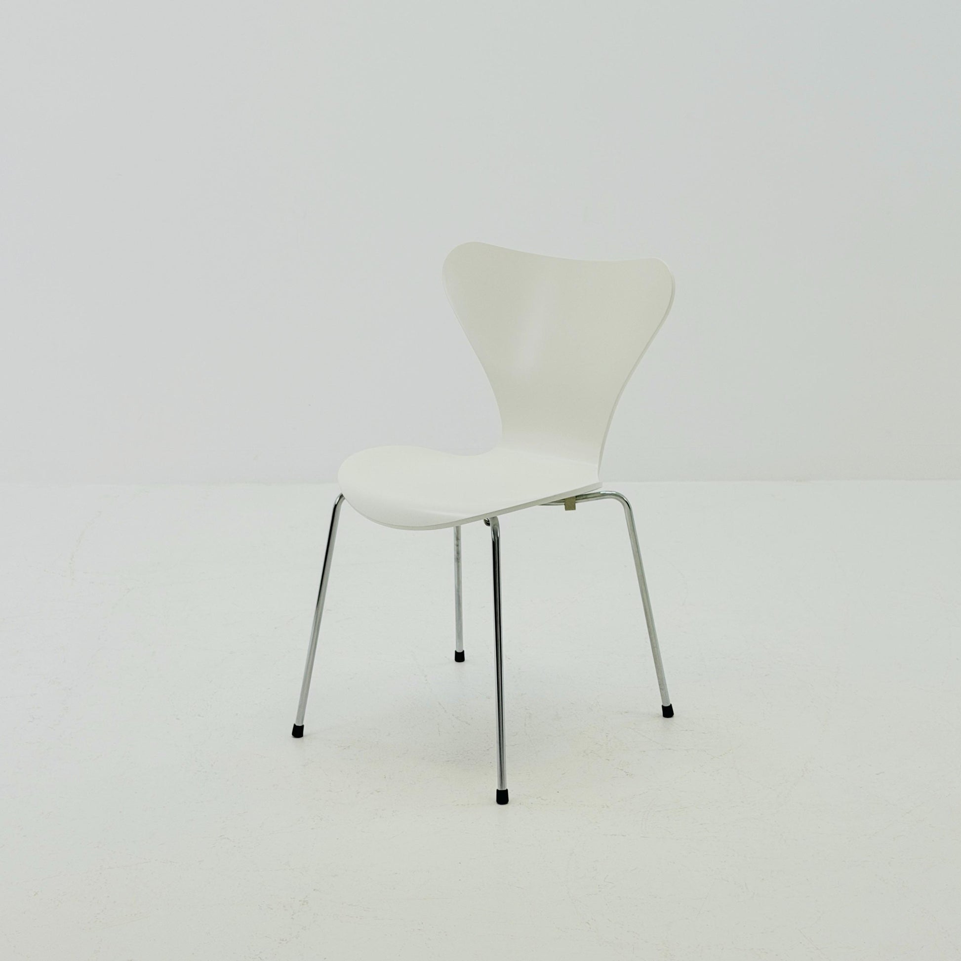 Mid century 3107 Butterfly Chair by Arne Jacobsen for Fritz Hansen, Denmark, 2000s