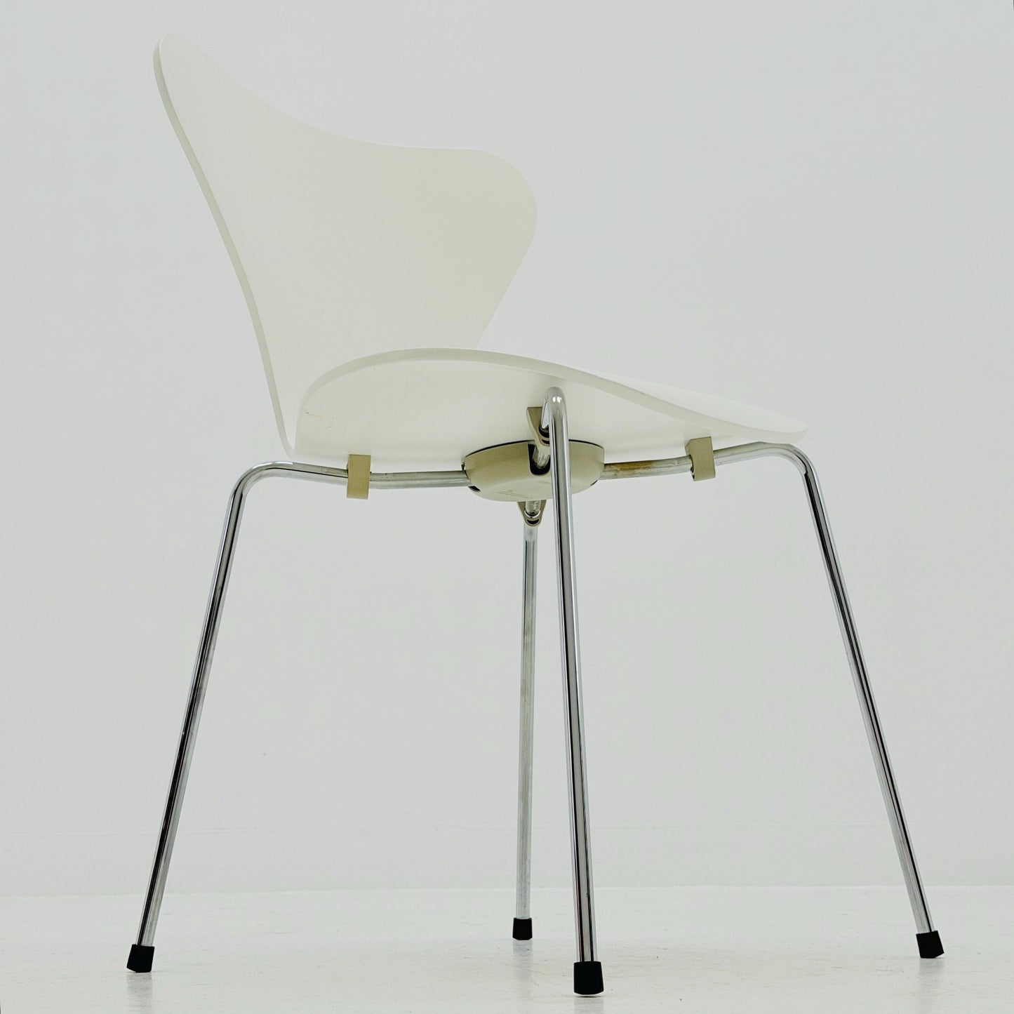 Mid century 3107 Butterfly Chair by Arne Jacobsen for Fritz Hansen, Denmark, 2000s