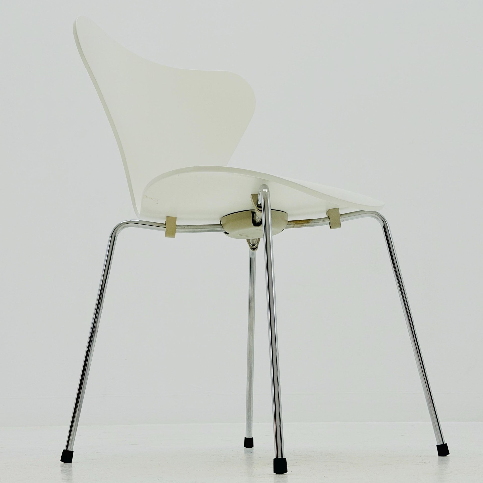 Mid century 3107 Butterfly Chair by Arne Jacobsen for Fritz Hansen, Denmark, 2000s