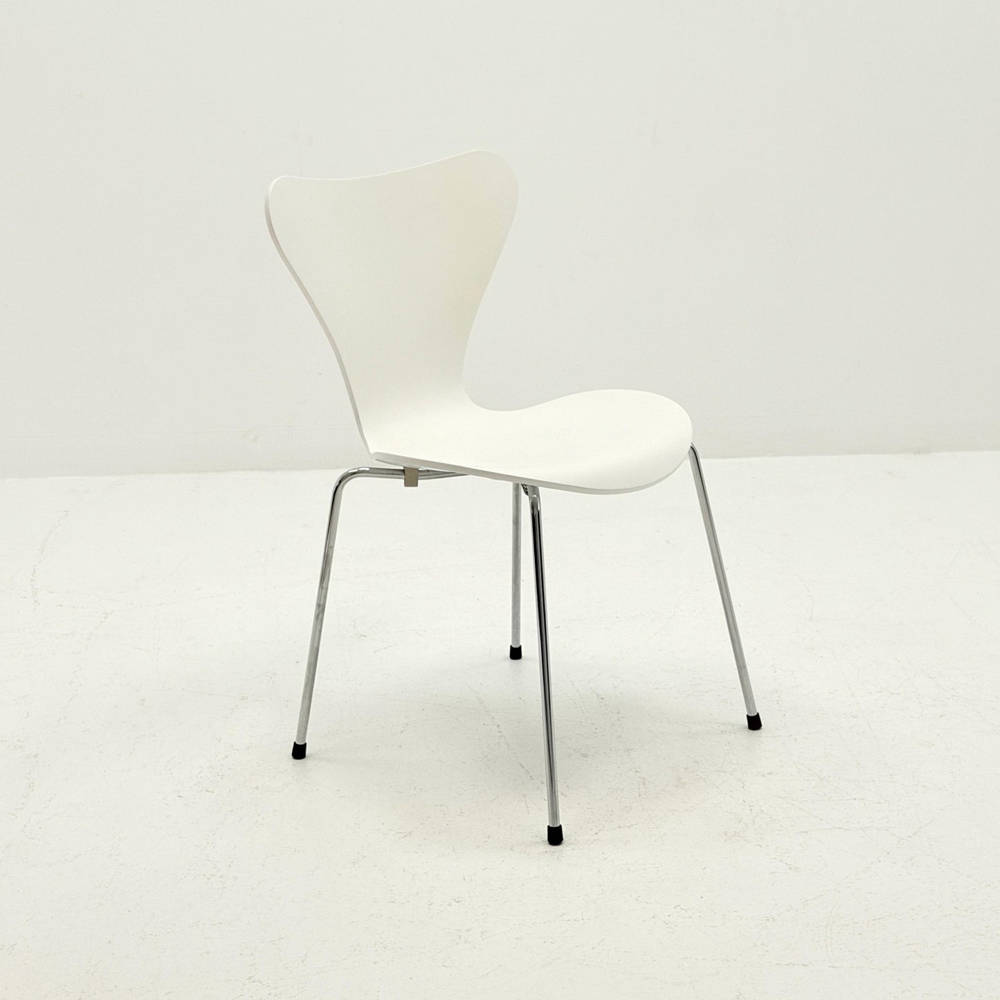 Mid century 3107 Butterfly Chair by Arne Jacobsen for Fritz Hansen, Denmark, 2000s