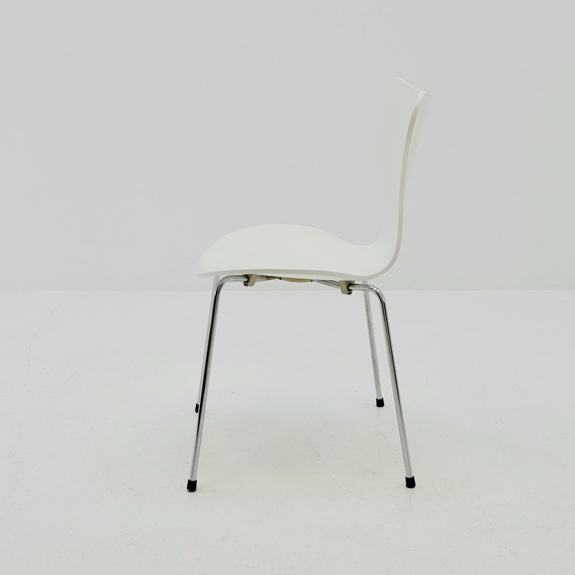 Mid century 3107 Butterfly Chair by Arne Jacobsen for Fritz Hansen, Denmark, 2000s