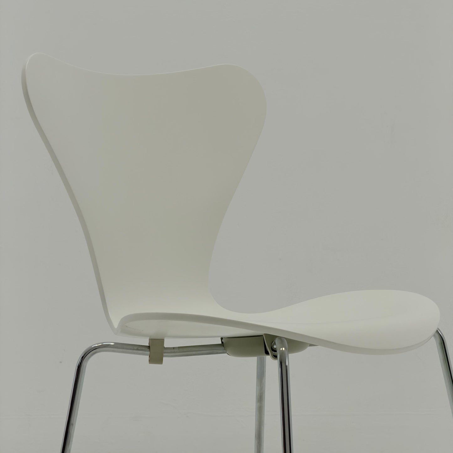 Mid century 3107 Butterfly Chair by Arne Jacobsen for Fritz Hansen, Denmark, 2000s
