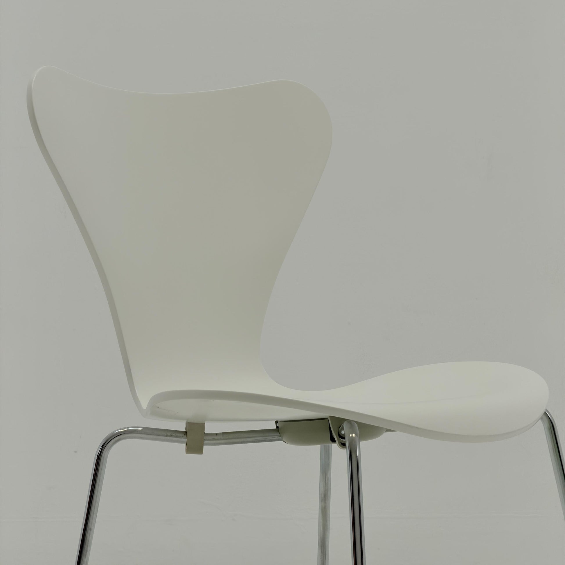 Mid century 3107 Butterfly Chair by Arne Jacobsen for Fritz Hansen, Denmark, 2000s