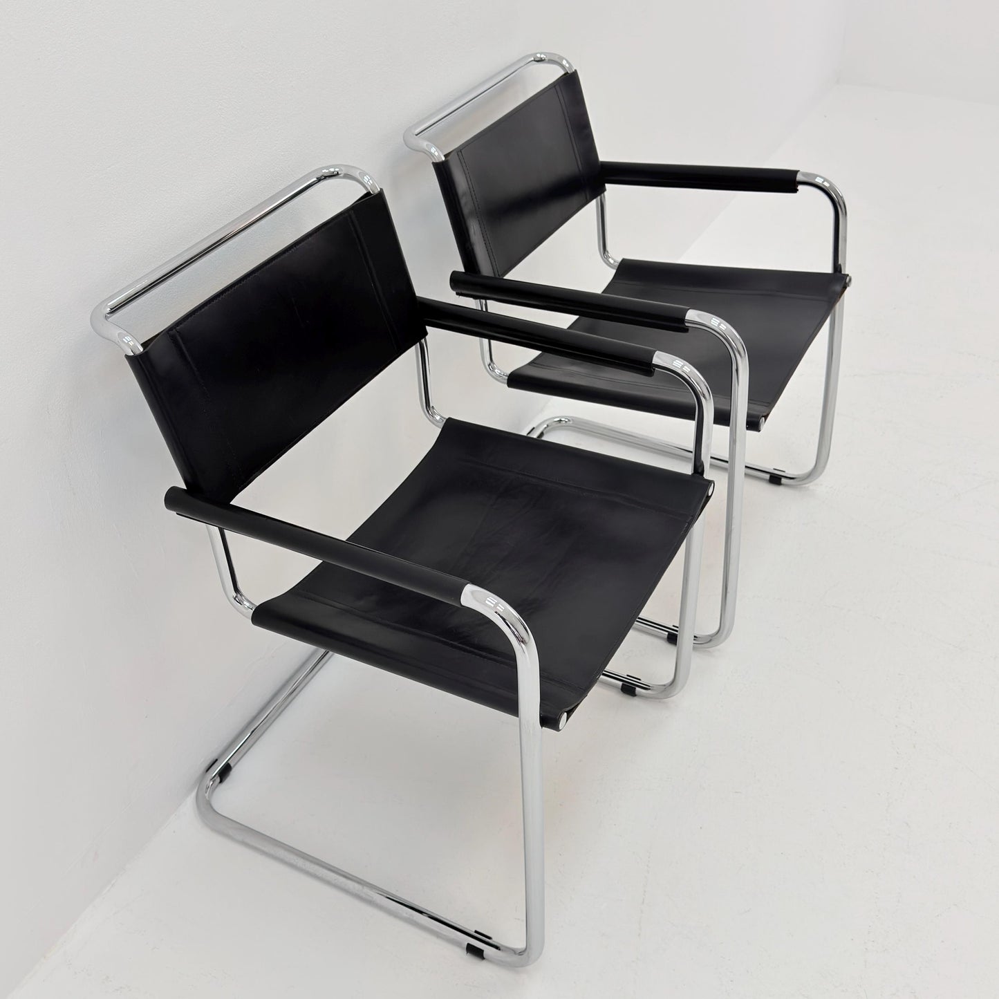 set of 2 Mid Century Bauhaus S34 Cantilever Armchair by Mart Stam for Italia Mobilia, Black Leather & Chrome, Italy 1980s