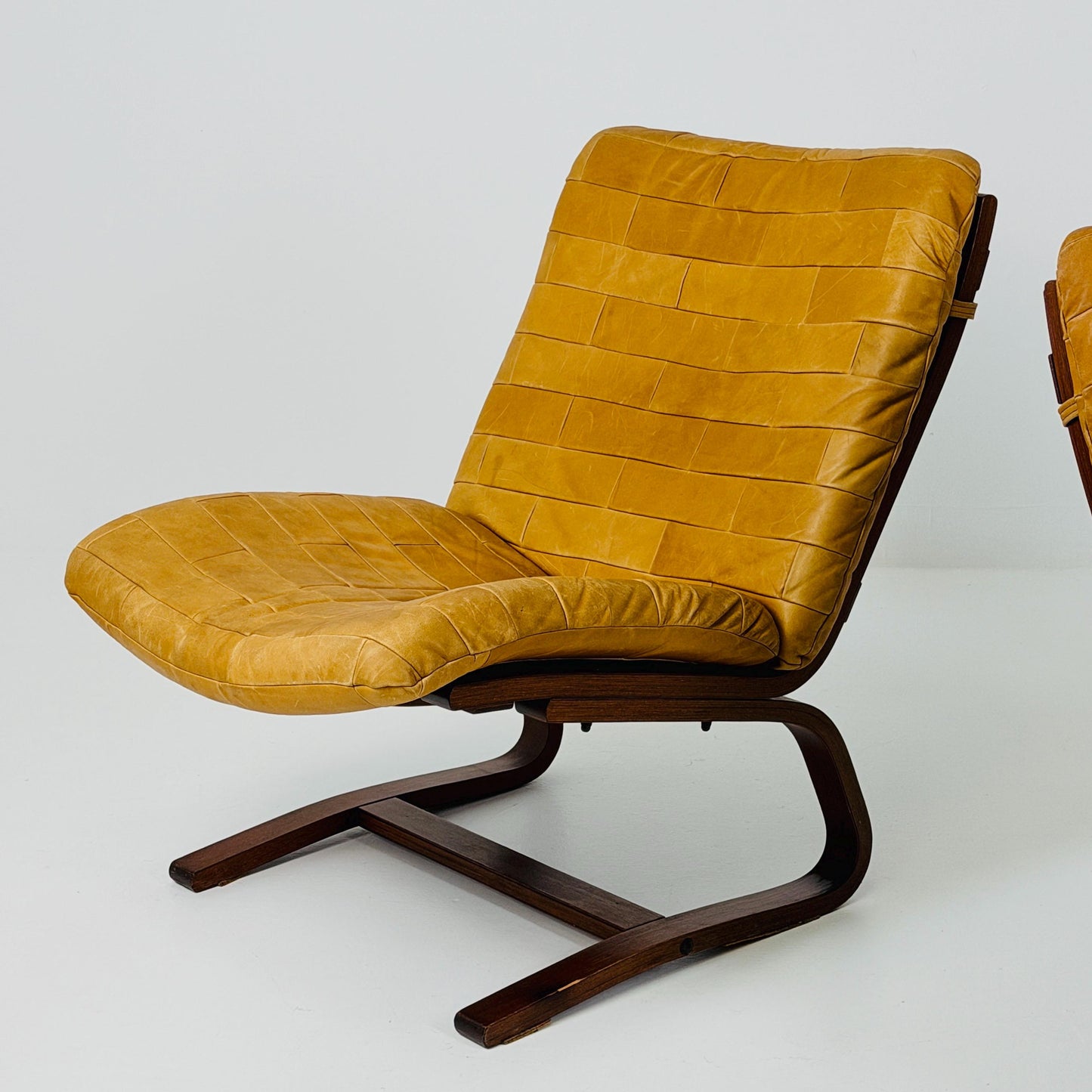 Set of 2 Mid century Norwegian Kengu leather lounge chairs by Elsa & Nordahl Solheim for Rybo Rykken - 1970s Norway
