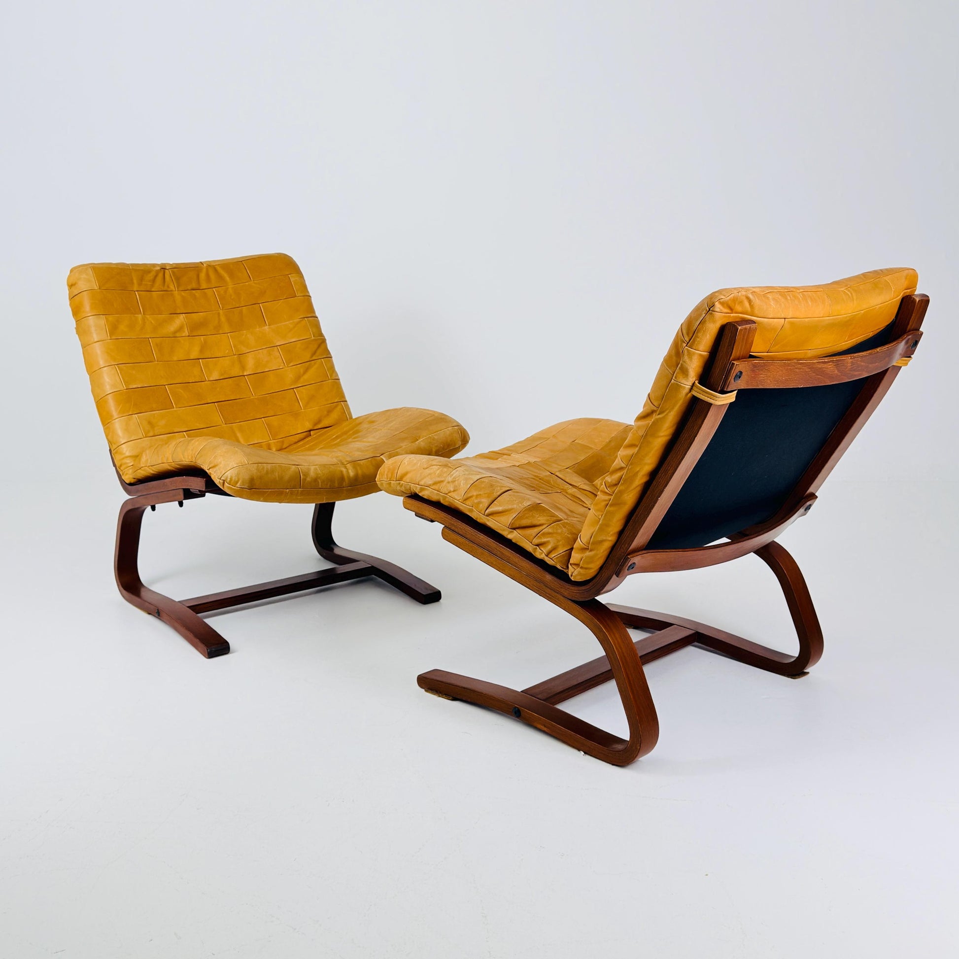 Set of 2 Mid century Norwegian Kengu leather lounge chairs by Elsa & Nordahl Solheim for Rybo Rykken - 1970s Norway
