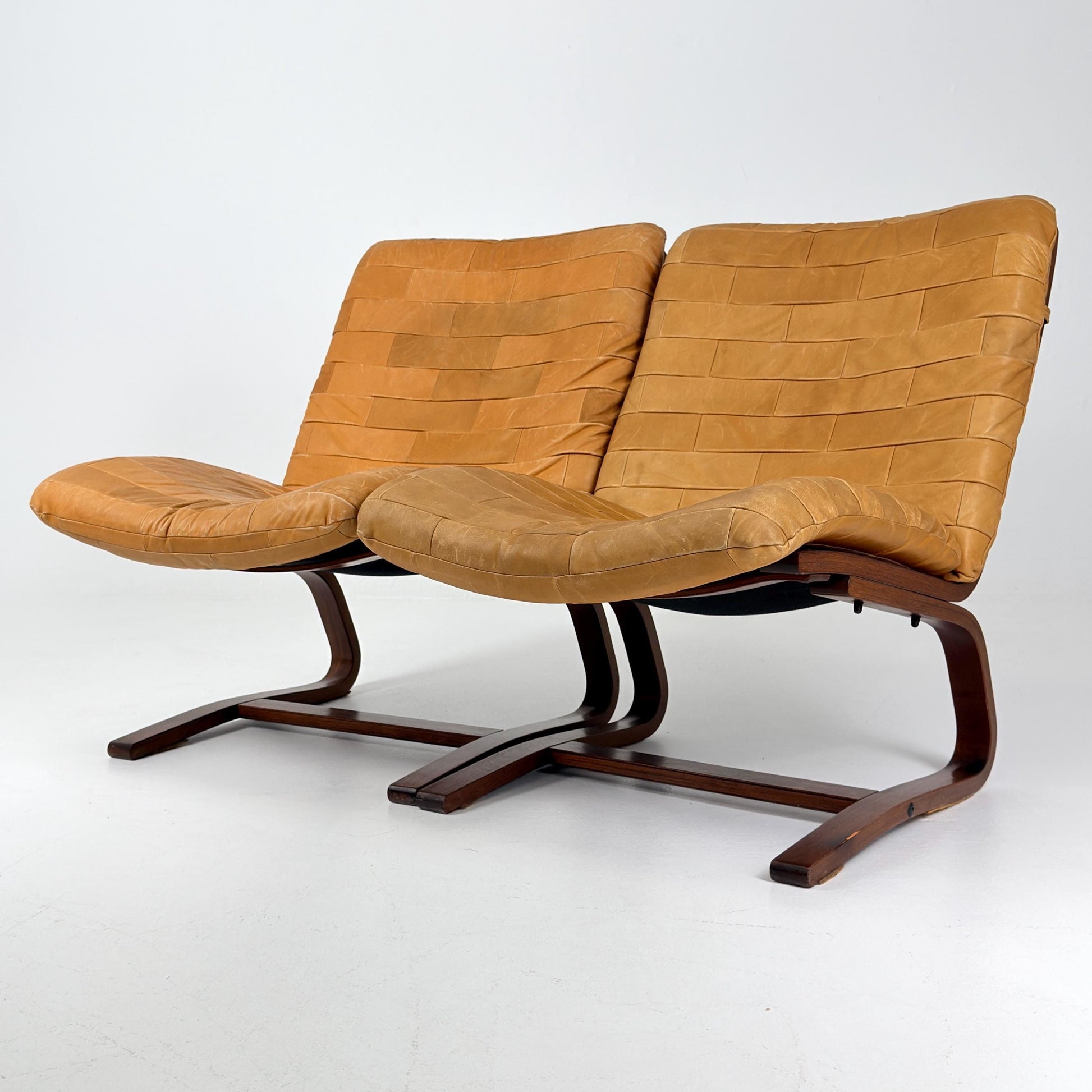 Set of 2 Mid century Norwegian Kengu leather lounge chairs by Elsa & Nordahl Solheim for Rybo Rykken - 1970s Norway