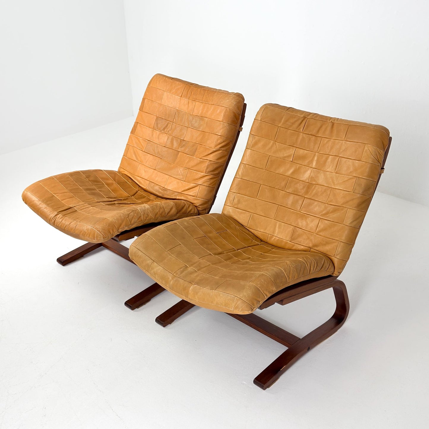 Set of 2 Mid century Norwegian Kengu leather lounge chairs by Elsa & Nordahl Solheim for Rybo Rykken - 1970s Norway