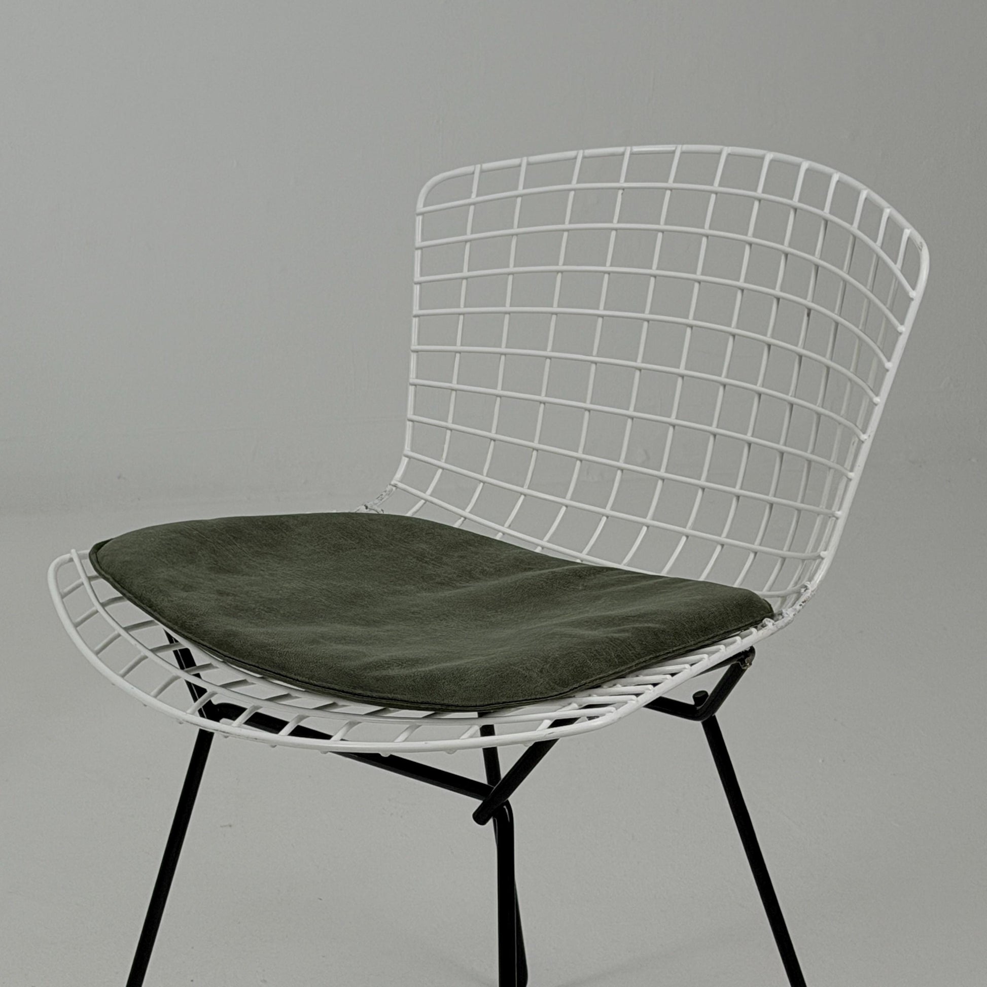 Set of 2 Mid Century Harry Bertoia Model 420 Wire Chairs for Knoll International, 1970s