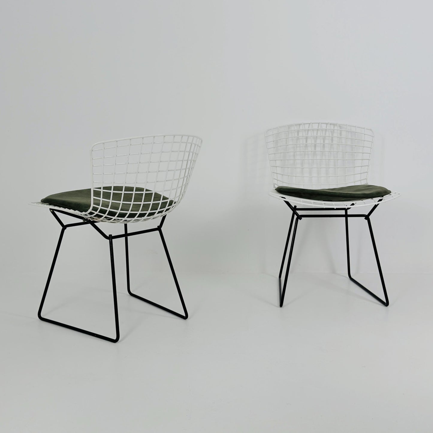 Set of 2 Mid Century Harry Bertoia Model 420 Wire Chairs for Knoll International, 1970s