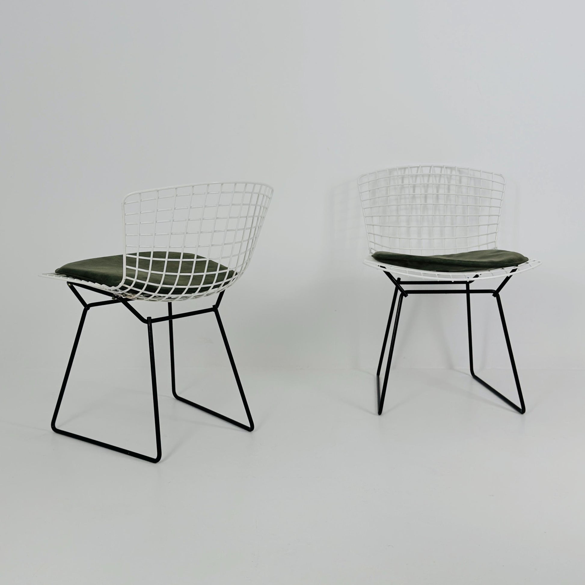 Set of 2 Mid Century Harry Bertoia Model 420 Wire Chairs for Knoll International, 1970s