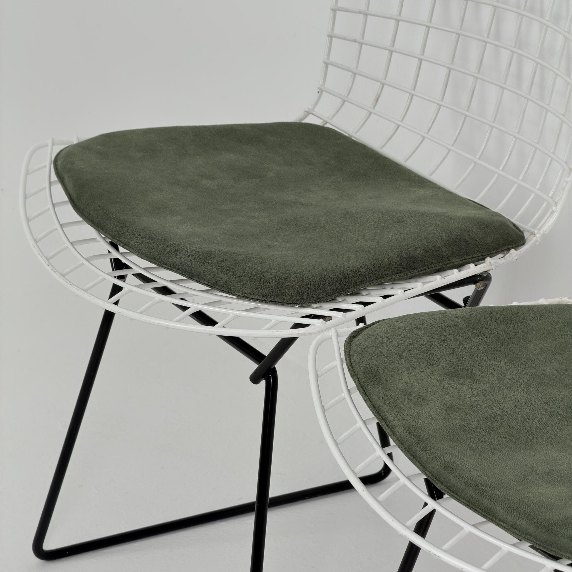 Set of 2 Mid Century Harry Bertoia Model 420 Wire Chairs for Knoll International, 1970s