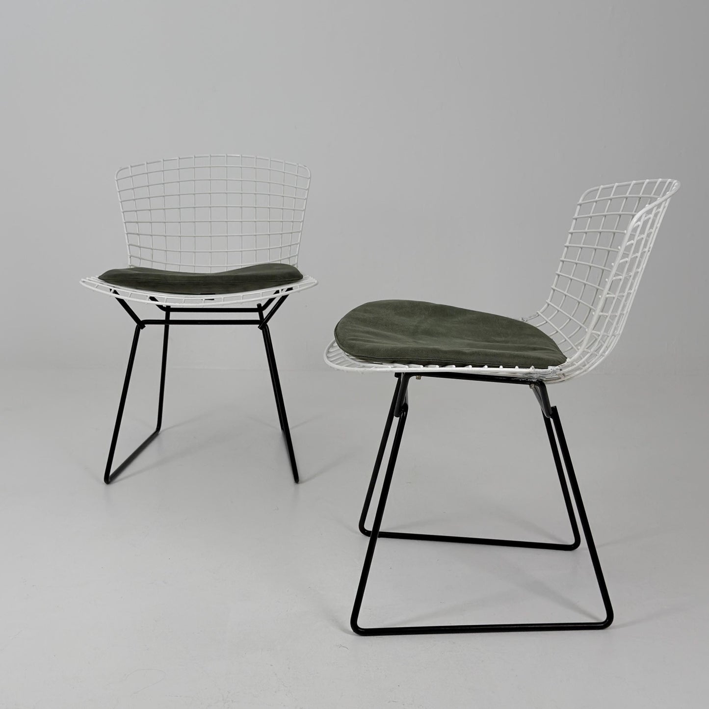 Set of 2 Mid Century Harry Bertoia Model 420 Wire Chairs for Knoll International, 1970s