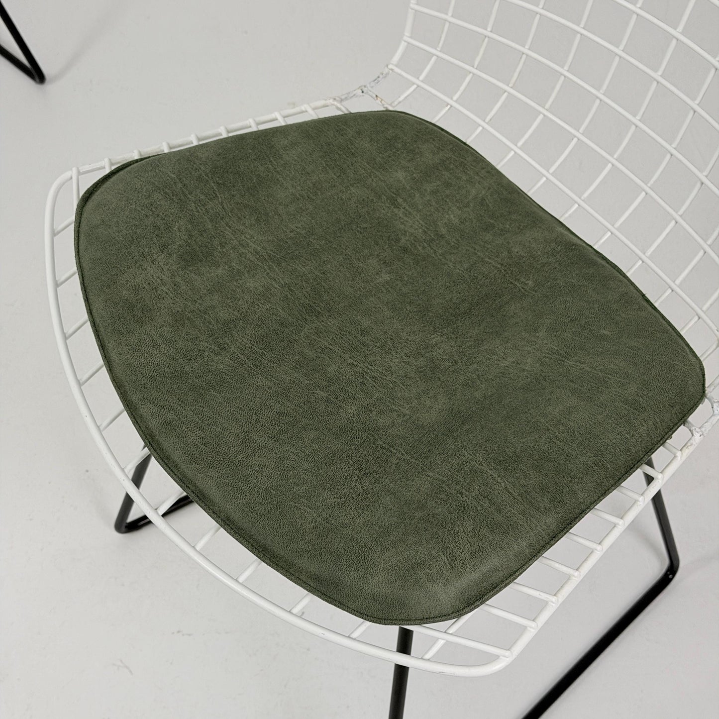 Set of 2 Mid Century Harry Bertoia Model 420 Wire Chairs for Knoll International, 1970s
