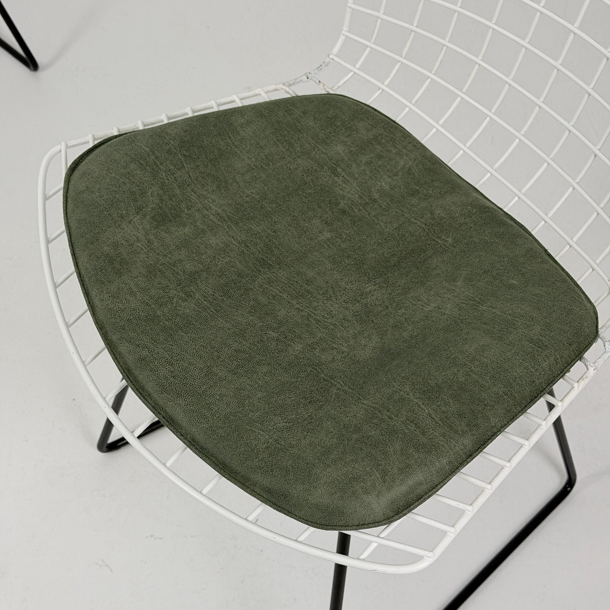 Set of 2 Mid Century Harry Bertoia Model 420 Wire Chairs for Knoll International, 1970s