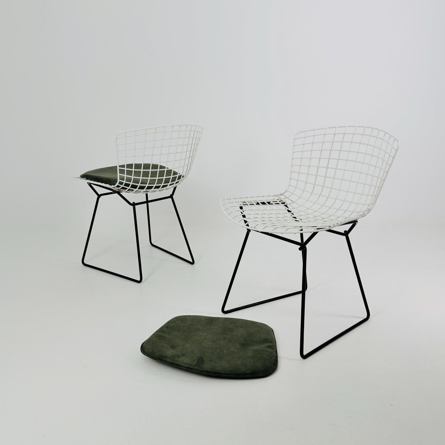 Set of 2 Mid Century Harry Bertoia Model 420 Wire Chairs for Knoll International, 1970s