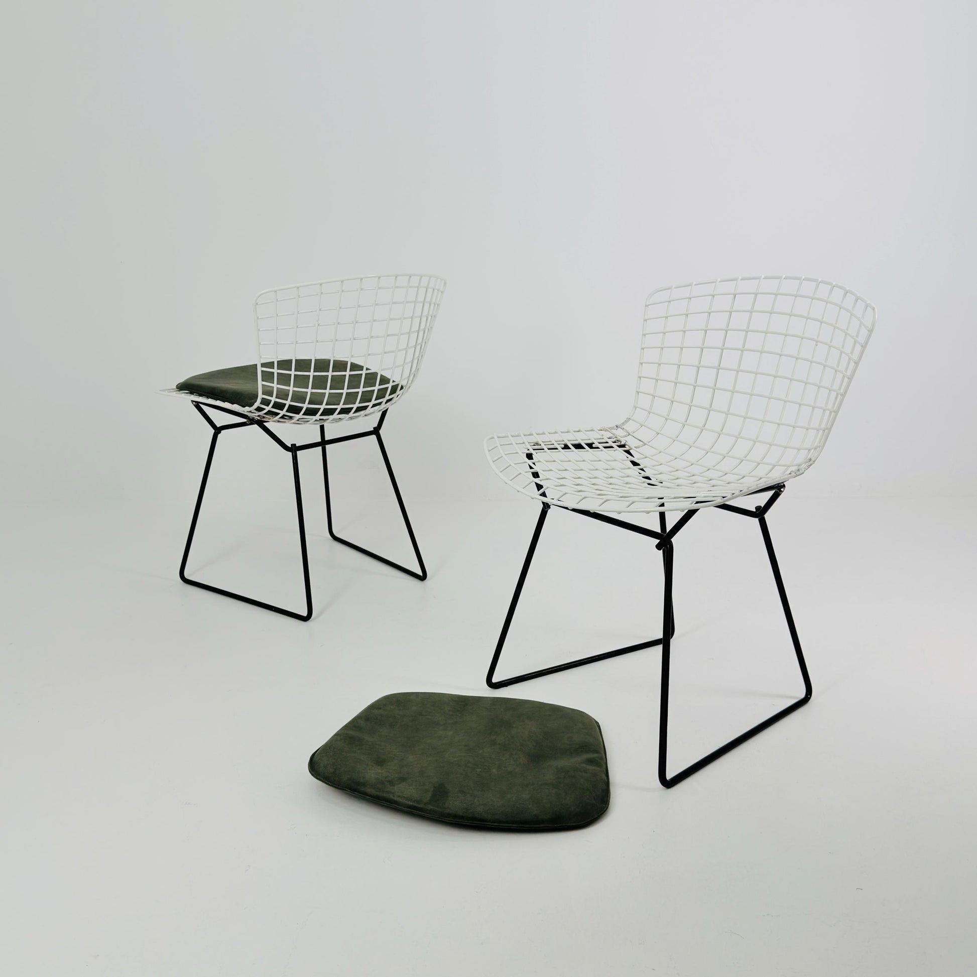 Set of 2 Mid Century Harry Bertoia Model 420 Wire Chairs for Knoll International, 1970s