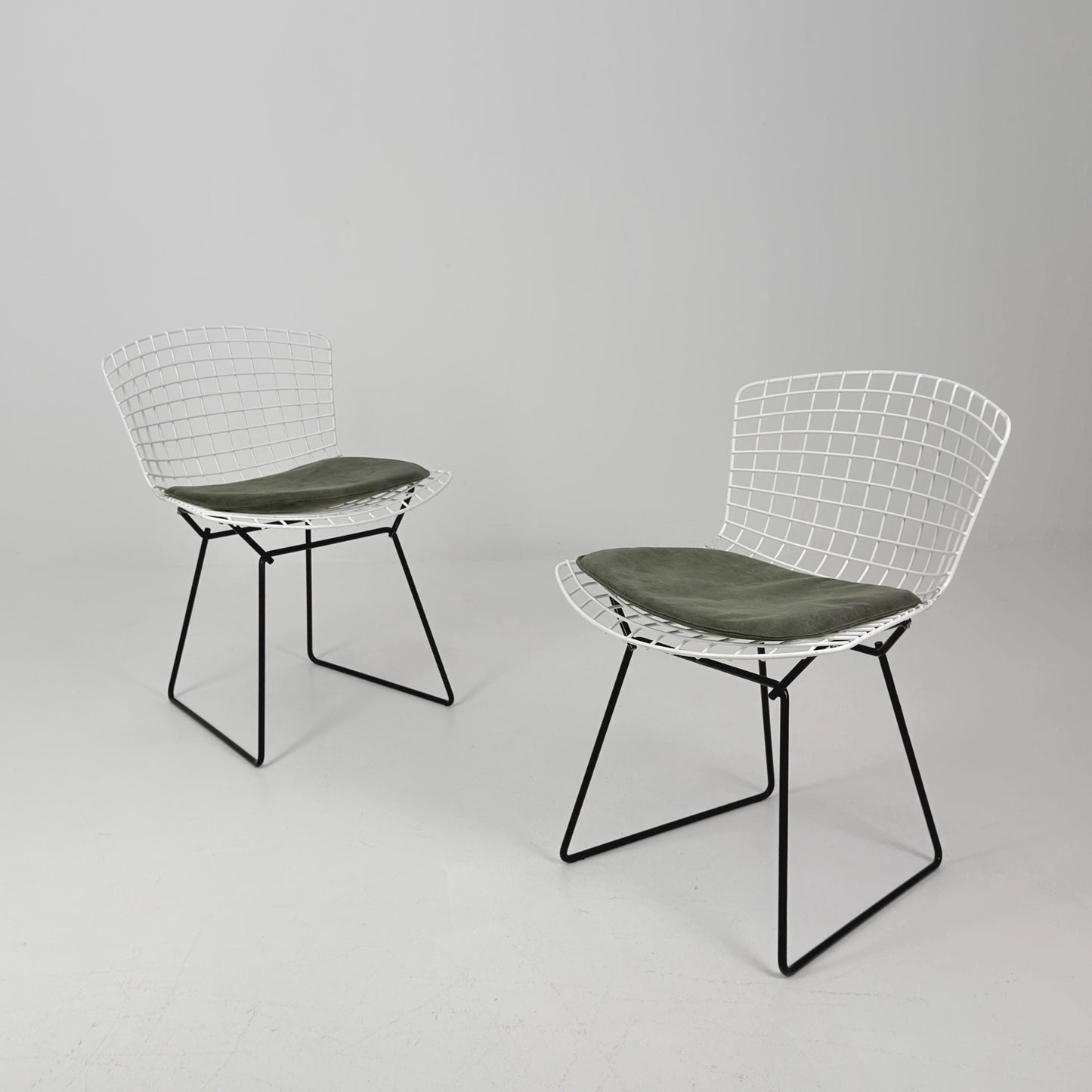 Set of 2 Mid Century Harry Bertoia Model 420 Wire Chairs for Knoll International, 1970s