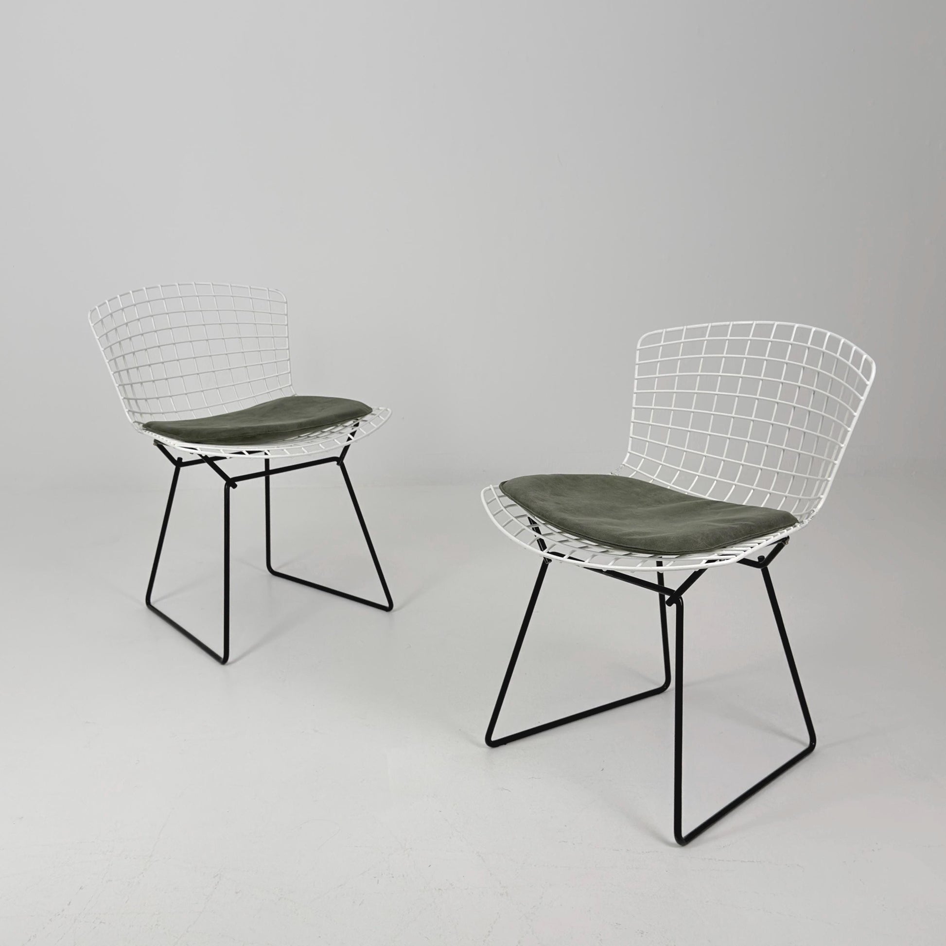 Set of 2 Mid Century Harry Bertoia Model 420 Wire Chairs for Knoll International, 1970s