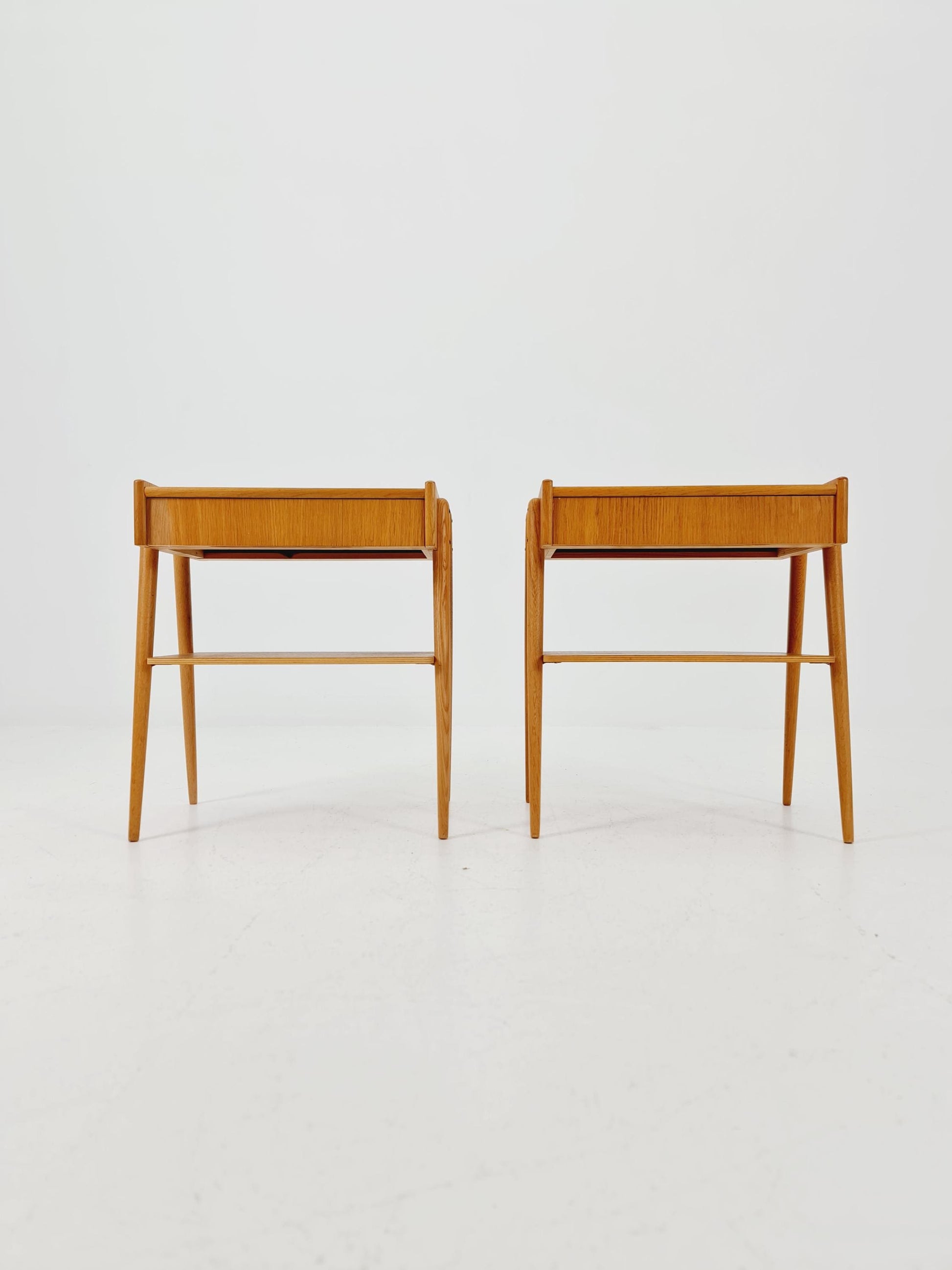 Pair of Swedish Midcentury Oak Vintage Side table/ Bedside table/ Night stand by Carlström & Co, 1960s
