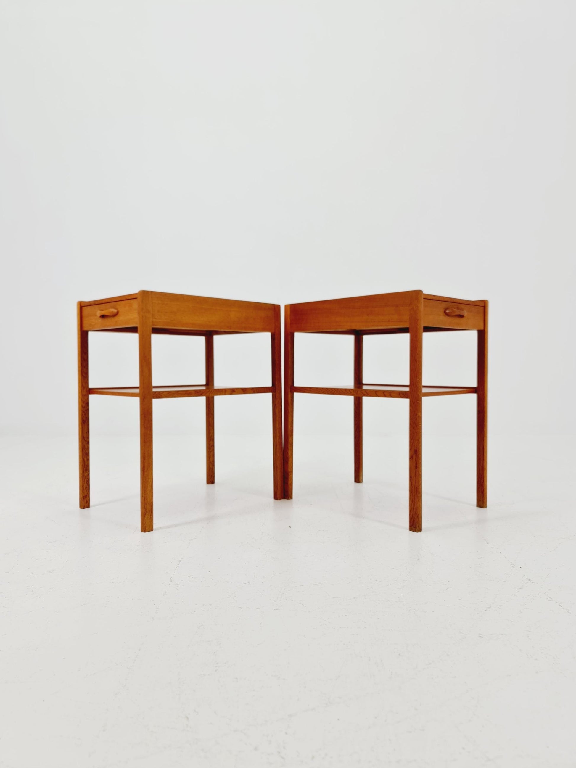 Pair of Dansih Midcentury Teak Vintage Side table/ Bedside table/ Night stand BY AB Bjärni Bjärnum 1960s
