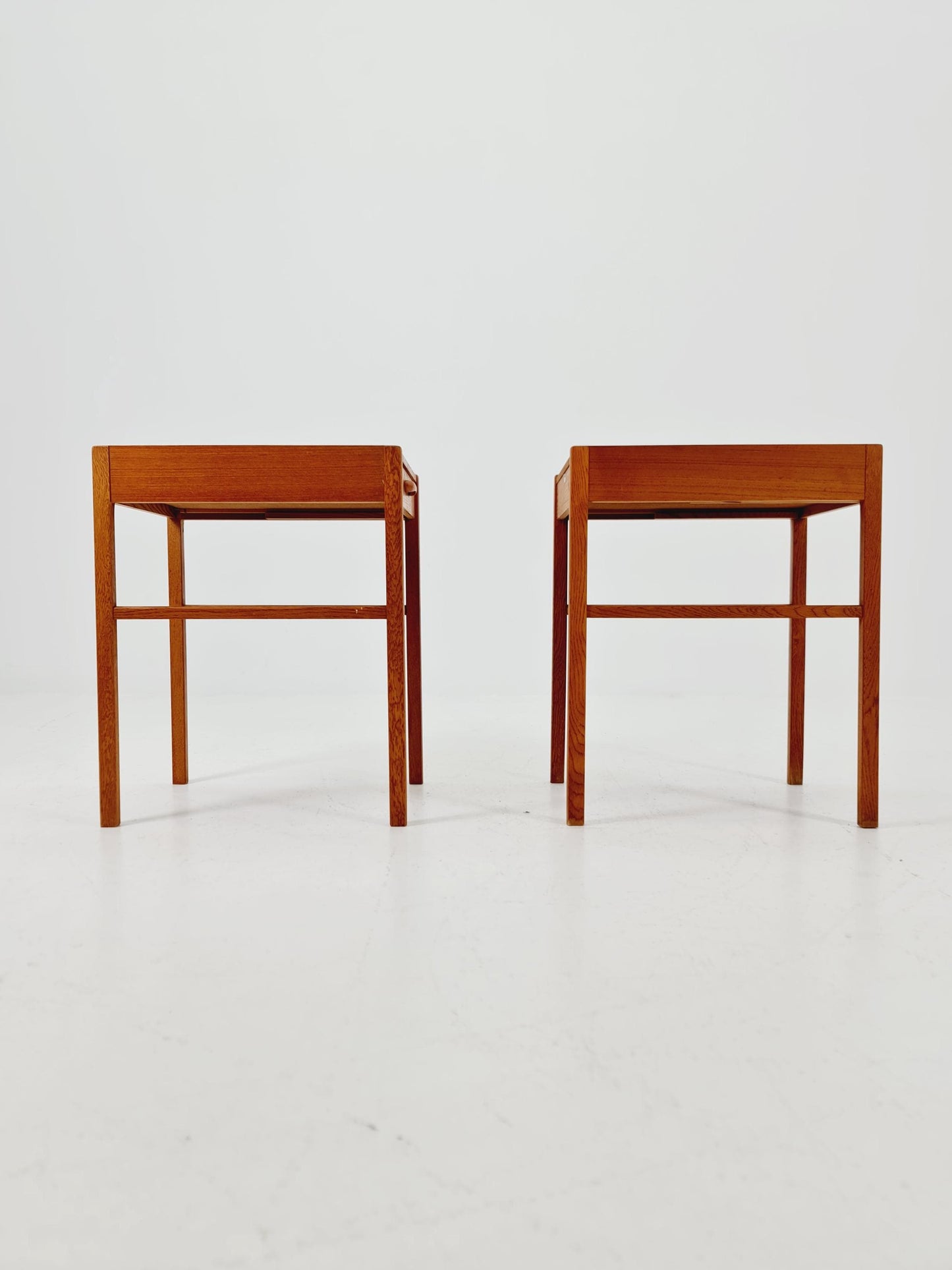 Pair of Dansih Midcentury Teak Vintage Side table/ Bedside table/ Night stand BY AB Bjärni Bjärnum 1960s