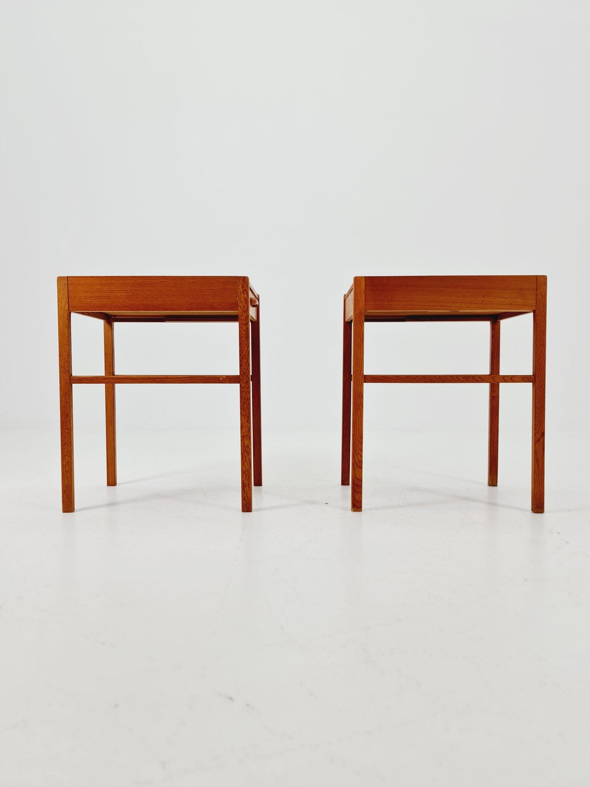 Pair of Dansih Midcentury Teak Vintage Side table/ Bedside table/ Night stand BY AB Bjärni Bjärnum 1960s